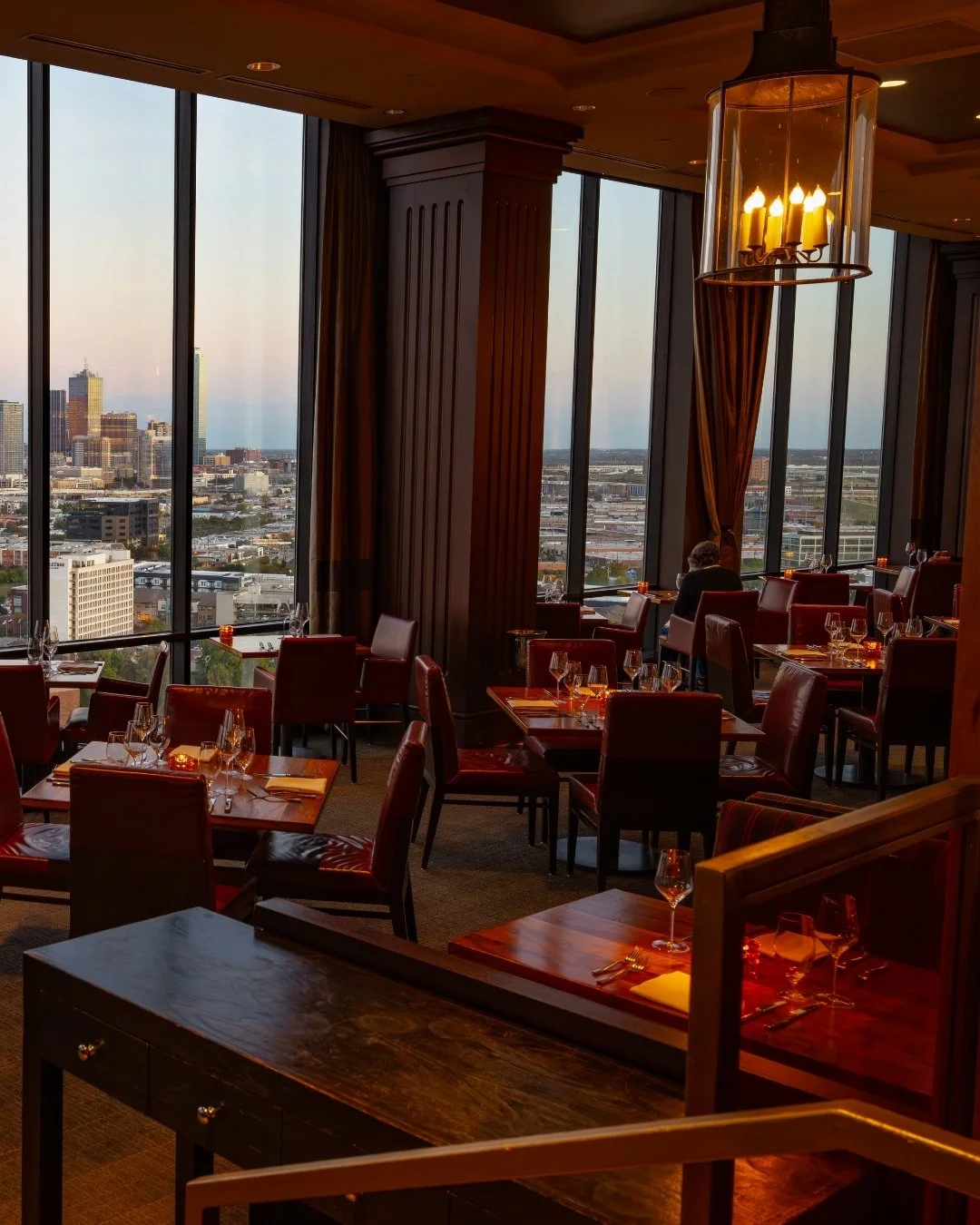 Some dinners are meant to be experienced.

A setting designed with intention, refined flavors, and a pace that invites you to stay a little longer.

Join us at SĒR Steak + Spirits.