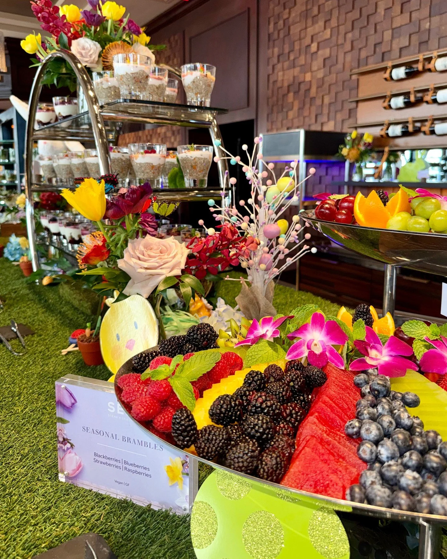 She doesn&rsquo;t do just any brunch. 💐
She does SĒR brunch. 

Celebrate Mother&rsquo;s Day with chef-crafted favorites, carving stations, pastries, and cocktails 27 floors above Dallas.

Sunday, May 10 | 9 AM&ndash;2 PM
$95 per adult | $35 per chil