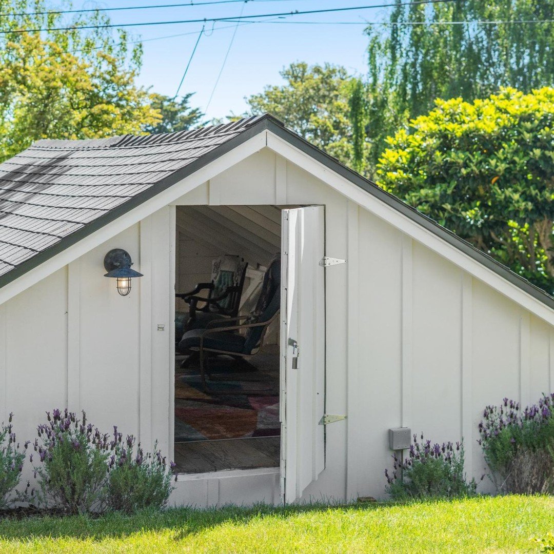 Sweetest bonus studio space amongst the lavender, ready to be turned into your art/music studio, kids playroom, office, gym, or even just a place to escape and unwind. 

Reach out to get a sneak peek before everyone else when it hits the market.
 
28