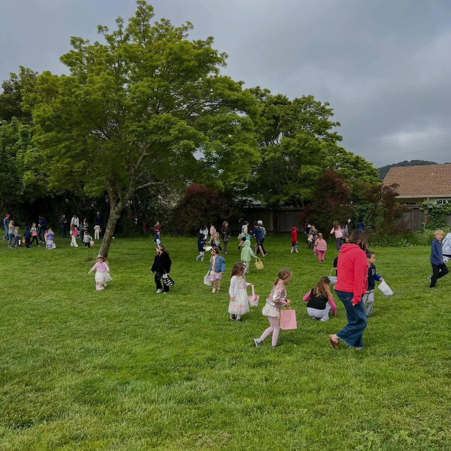 Hop on over to Mariner Cove Neighborhood Association&rsquo;s annual Easter Egg Hunt taking place Saturday, April 4th from 9-11am behind the Cove School. 

The little kids will hunt eggs in the volleyball courts starting at 9:30am, while the older kid