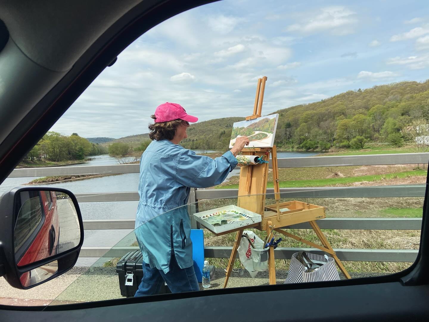 Collective member @kitsailer doing her thing on the bridge between PA and NY! Almost like being in Paris! Love artists everywhere! Bravi!!