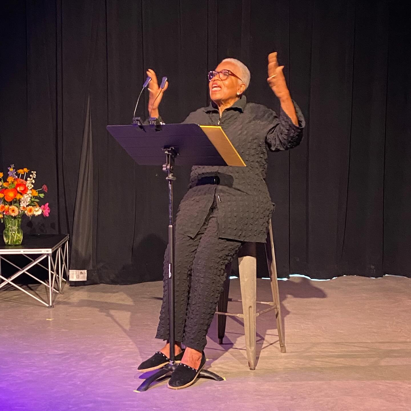 Juneteenth celebration tonight was a pleasure. Sweet potatoe pie, Glory Days, Lenape language regeneration, Langston Hughes, Carver blue, what can we do?
Thank you, wanishi.
@janusadamsauthor @omzaps @g.oliverking52  Grey Wolf @jessbev20