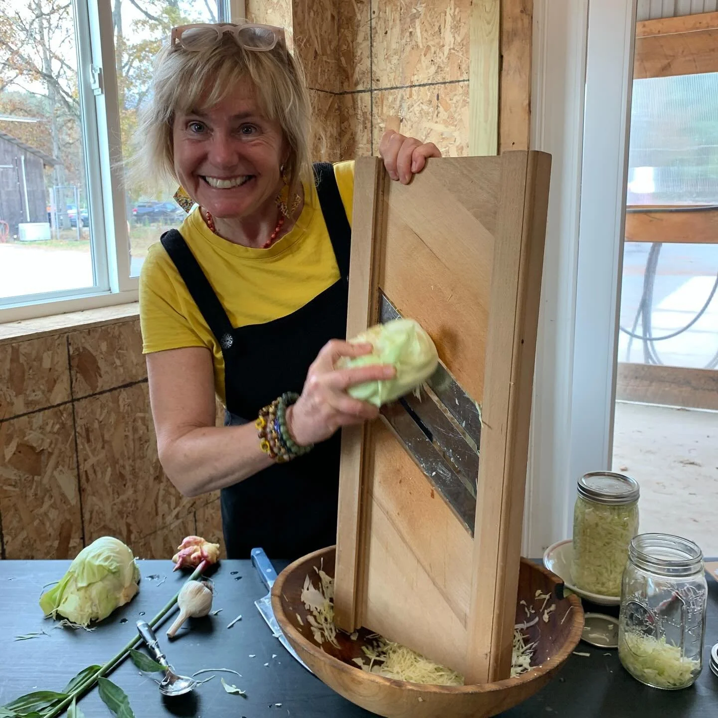 Amazing fermentation workshop with a grand group of cabbage lovers. We did sauerkraut and kimchi -- all ingredients except salt and Korean pepper from @willowwisporganicfarm 
Happy fermenting-- enjoy the fruit of your labours next week!!! Special tha