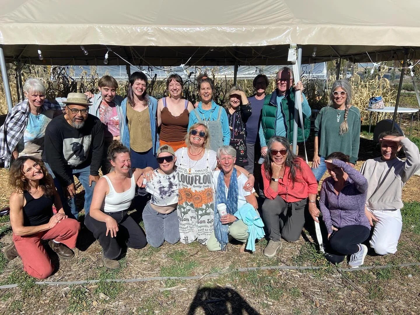 Song workshop on the farm! Tannis taught a group singing class at the beautiful @delicious_earth_farm  hosted by @carpetbagbrigade 
What a great group of singers!!! And now onto show #2 of Decompositions in Prescott, Arizona.
#tour #decompositions #a
