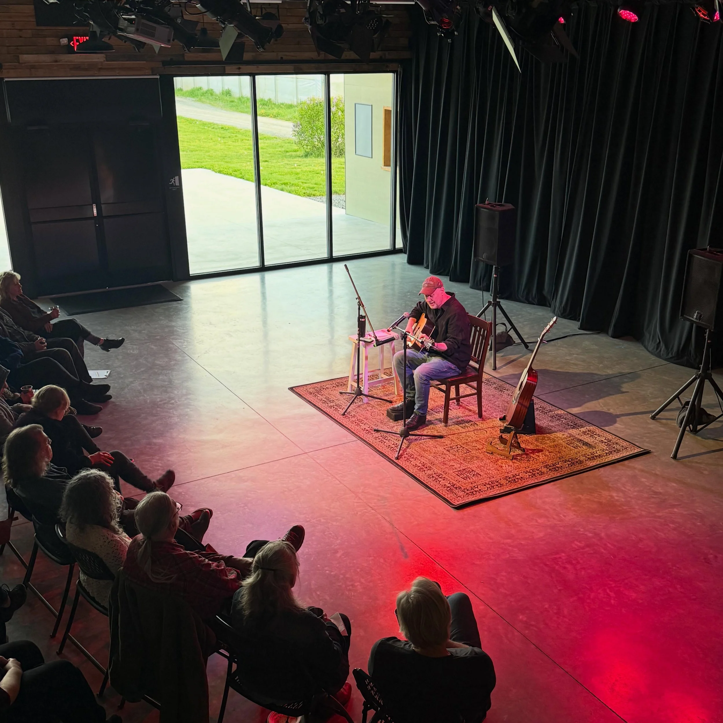 Richard Hoehler graced our stage last night with his beautiful music🎶Thanks to all who came out for this special evening!