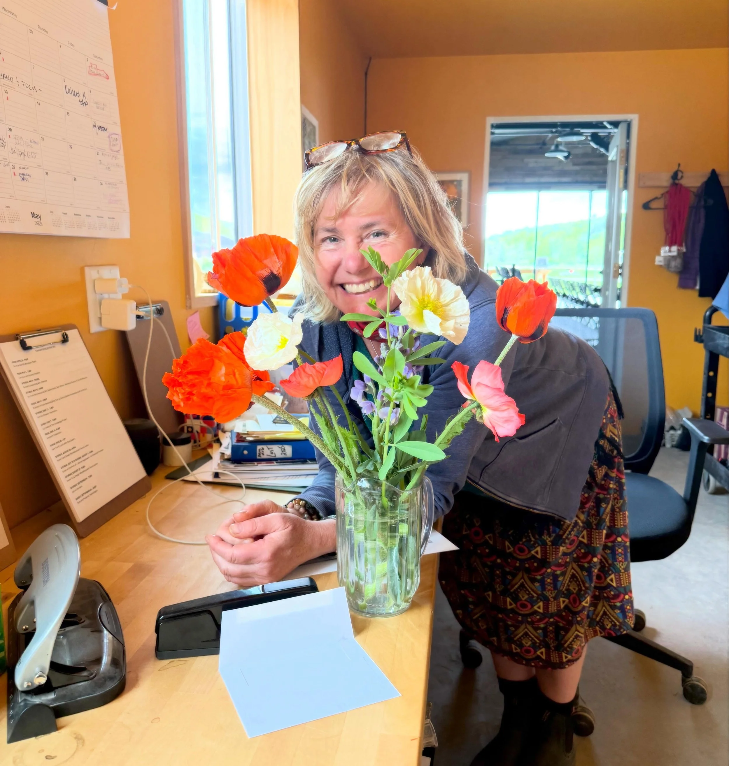 The first bouquet of the season🙌🏼Brightening up our already bright office☀️
