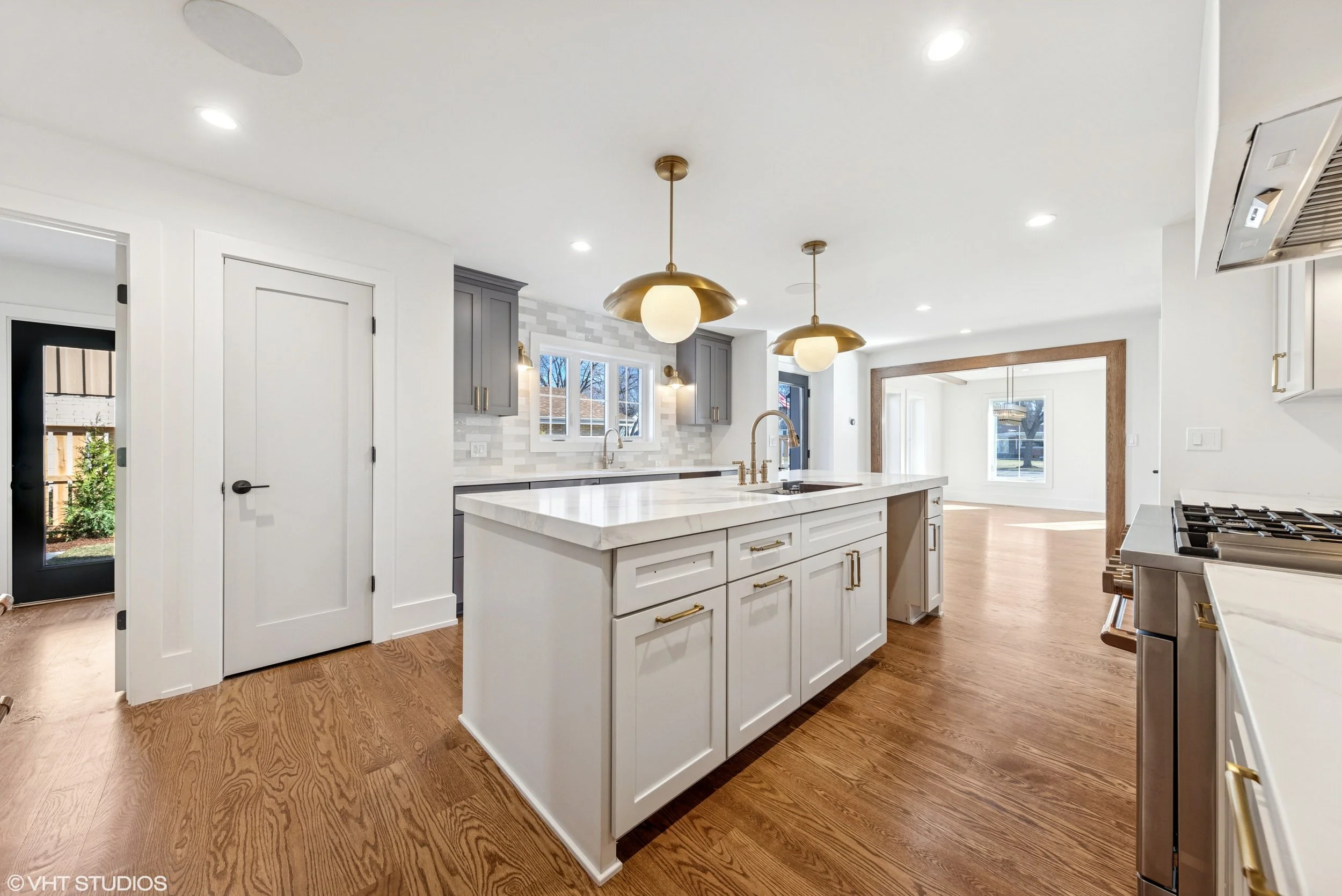 Open Concept Kitchen Modern Design - Reverie Homes Luxury Home Builders and Design Studio Chicago4.jpg