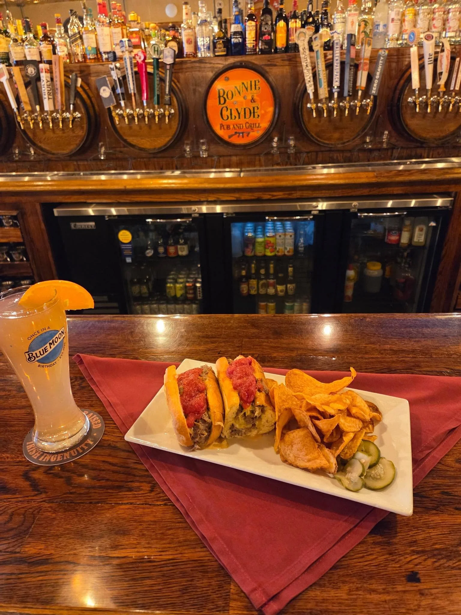 Bonnie &amp; Clyde Pub &amp; Grill
