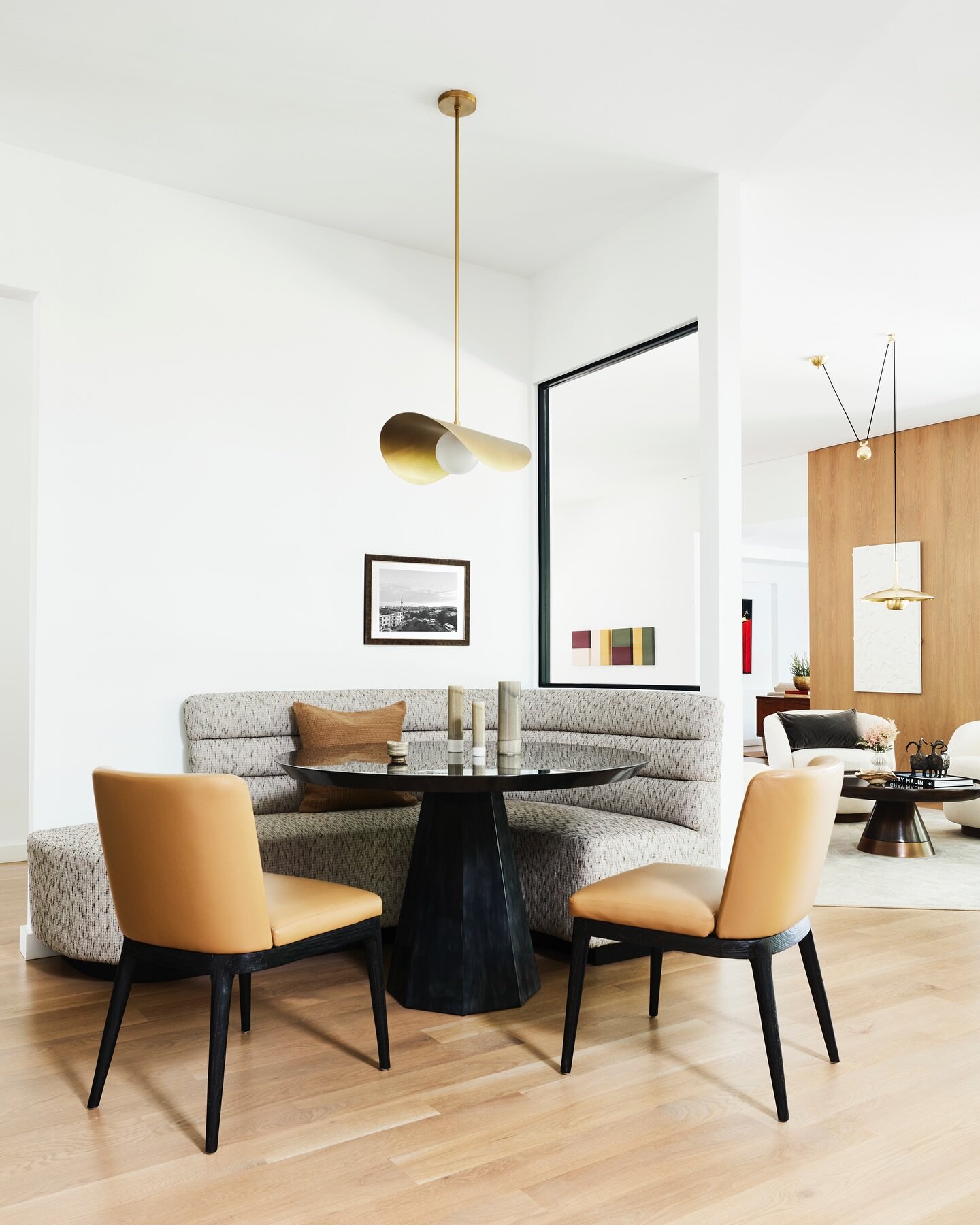 A breakfast nook that you can sit at all day long. 

Interior by Yates Desygn 
Photography by @michaelwiltbank 

#yatesdesygn #kitchen #breakfastnook #designforeverydayliving #quietluxury #luxuryinteriors #heartofthehome