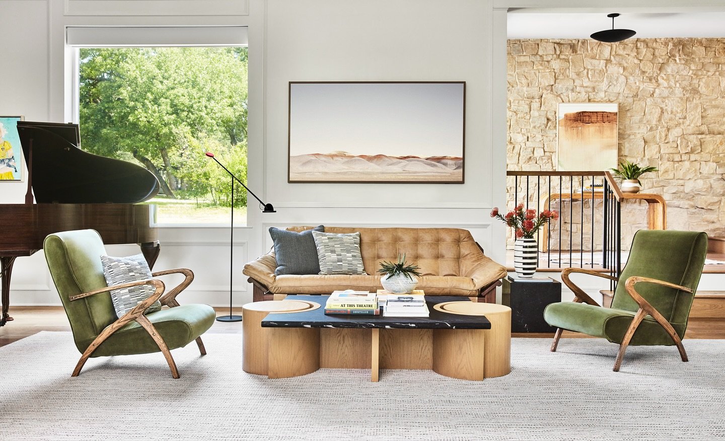 A living room with multiple functions. 

Photography @michaelwiltbank 
Interiors @yatesdesygn 

#yatesdesygn #interiordesign #dallasinteriors #piano #livingroom