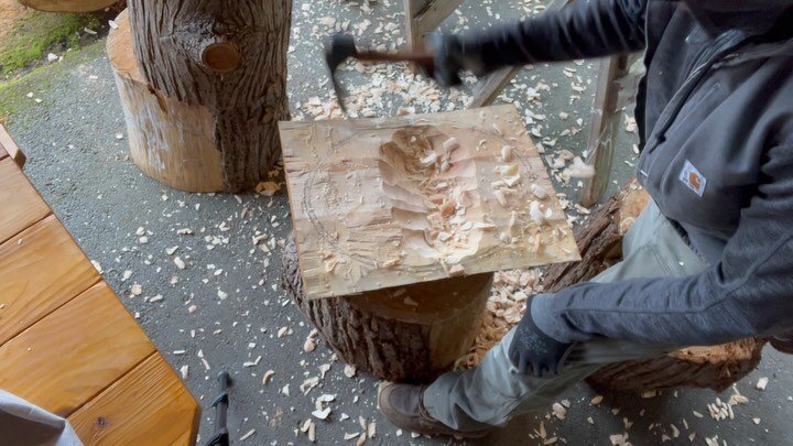 Working with the adze and hollowing out a big maple bowl. Storm fallen big leaf maple and a sharp adze make for some pleasant work. 

#greenwoodworking #bowlcarving #woodworking #sloyd.
