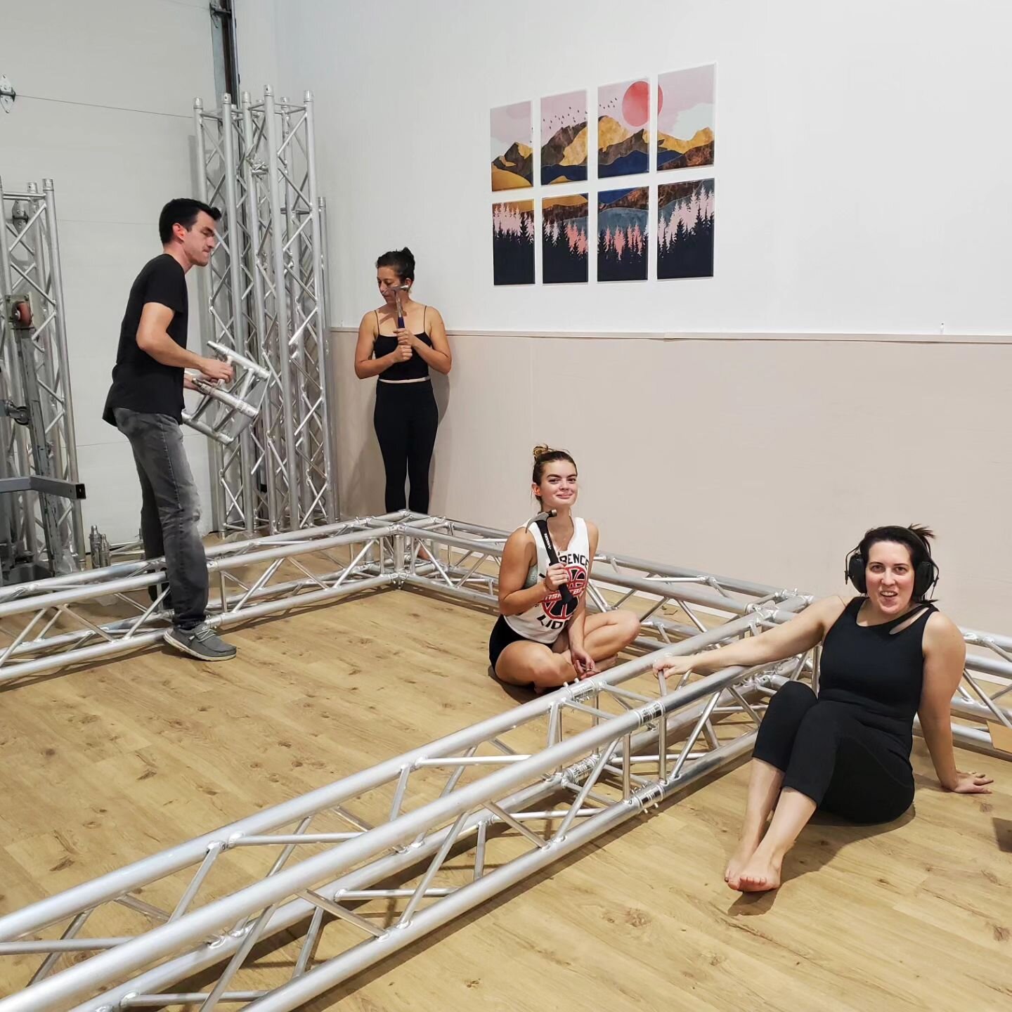 Thank you soooo much to all the gem hearts who helped with the truss build this last Saturday.  I really don't think we could have done it without your help! (It was a tight squeeze!!!)

Thanks to you we now have so much more aerial training space!! 