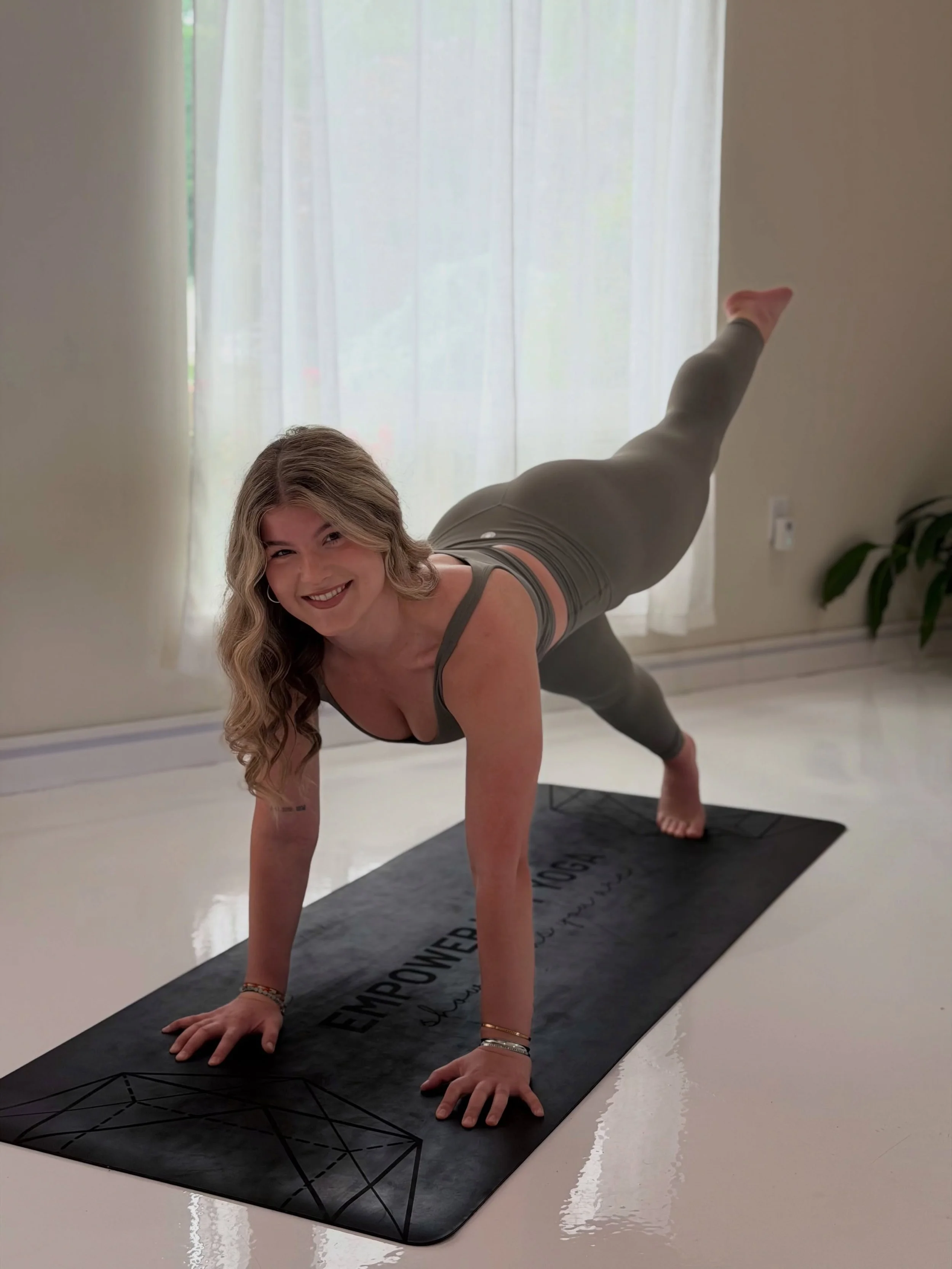 📣⚡️ NEW CLASS ANNOUNCEMENT 

Starting next week on Wednesday 20th our 5:30pm class will now be a Power Vinyasa with Jenna @jenna_wellness 

Our Power Vinyasa class will take your practice to the next level with a fast-paced, high-energy flow designe