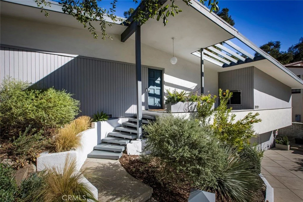 Glendale, CA / $1,300,000 / 2 BD, 2 BA / 1,611 SF