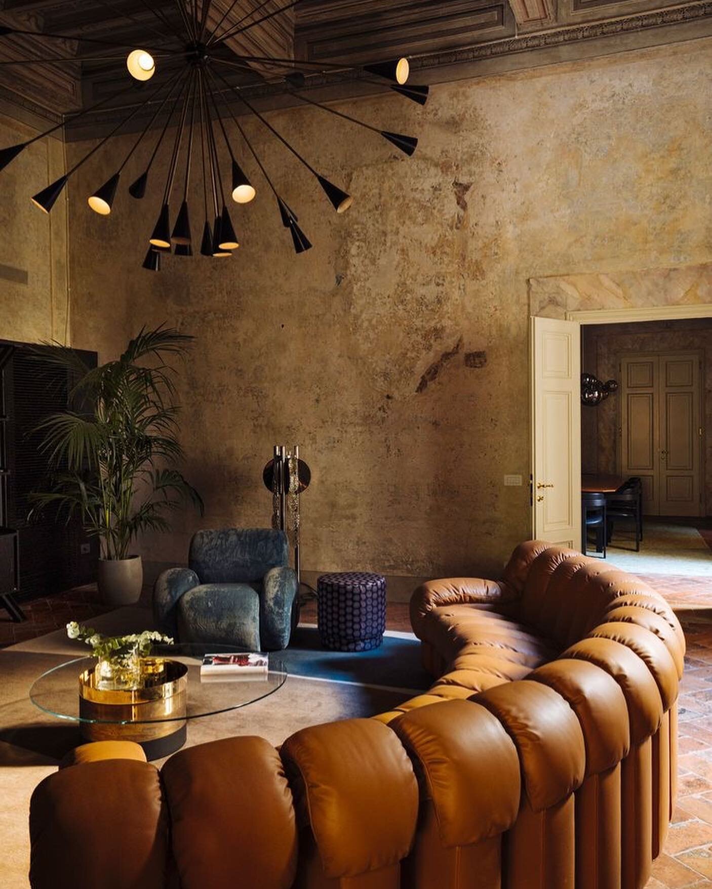 Balanced Mix of Styles | Palazzo Spinelli @b_arch_ @sofiedelauw 📸 #architecture #interiordesign #interior #design #designer #furniture #furnituredesign #modernarchitecture #moderndesign #style #styling #designinspo #firenze #florence #italy