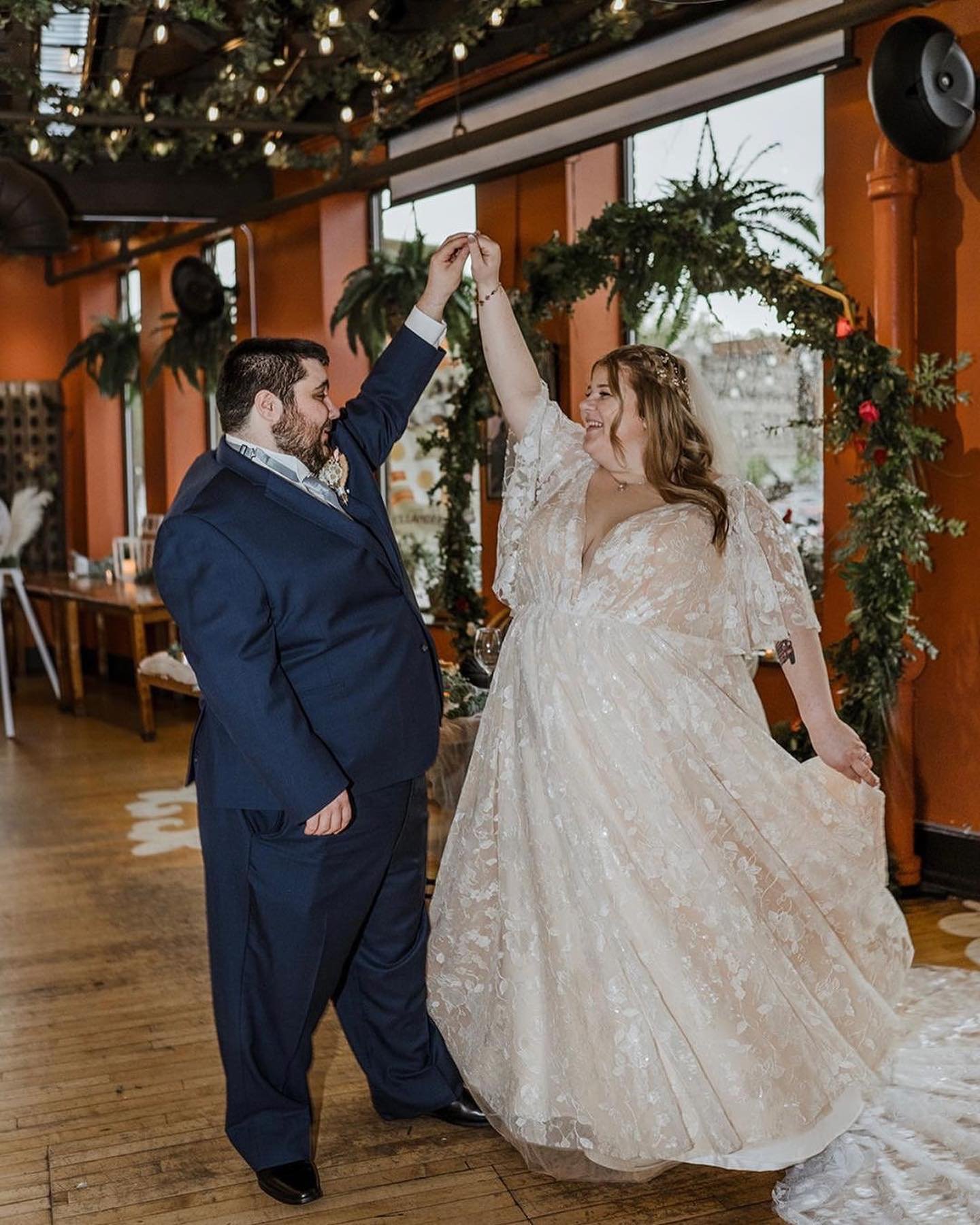these sneak peaks from #RareBride mikaela have us dying to see more!  you both look absolutely stunning 🤩 congratulations 

if you are a rare bride who&rsquo;s gotten your photos back and want to share them with us, click the link in our bio to subm