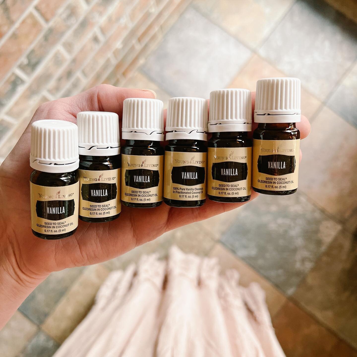 Ever wonder why the bottle says Vanilla Oleoresin in coconut oil and not Vanilla Essential oil? Swipe left to read why as well as save some vanilla diffuser blends.

If you find vanilla oil, it is either 
1. Synthetically reproduced. It is easy to ma