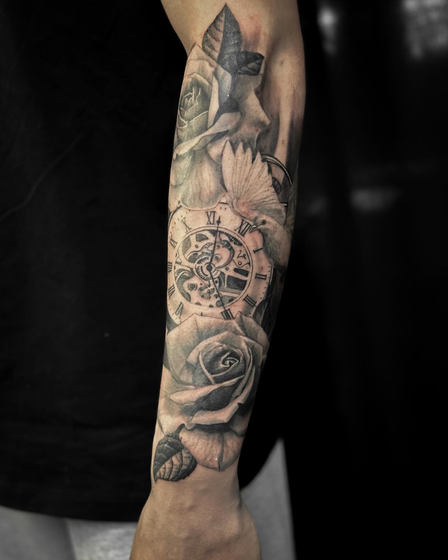 🌹 
.
.
.
.
.
#tattoo #tattoos #art #tattooartist #ink #inked #photooftheday #illustration #tattooed #tattooideas #rosetattoo #birsfelden #basel #studio #switzerland #tattooing #zurich #tattoed #tattooformen  #thirtyfourtattoo #clocktattoo #floraltat