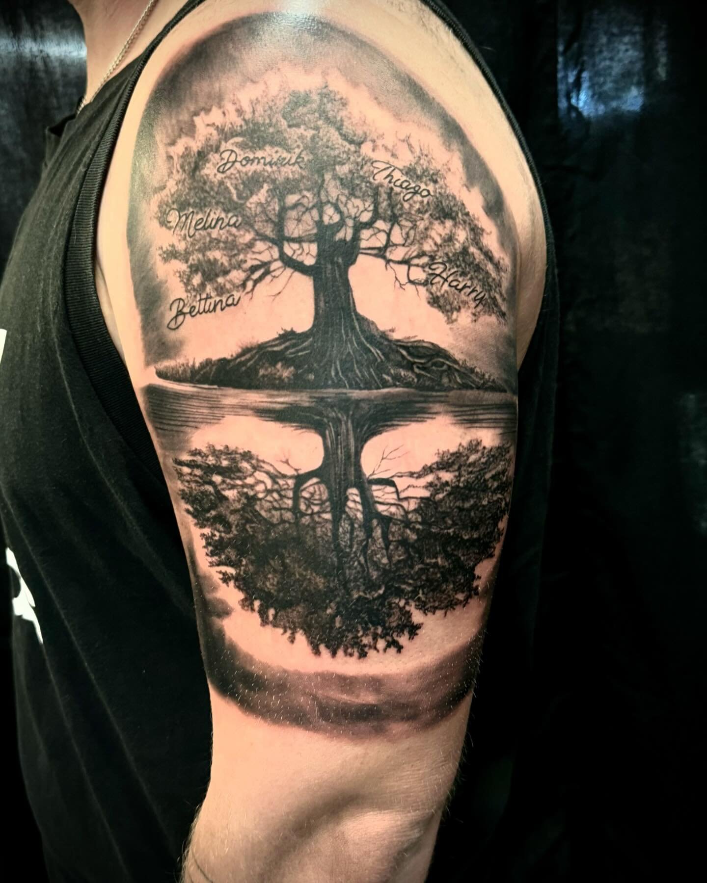 Family tree
.
.
.
#tattoo #tattoos #tattooartist #ink #inked #tattooed #tattooideas #birsfelden #basel #studio #switzerland #tattooformen #landscapetattoo #laketattoo #naturetattoo #treetattoo #familytree