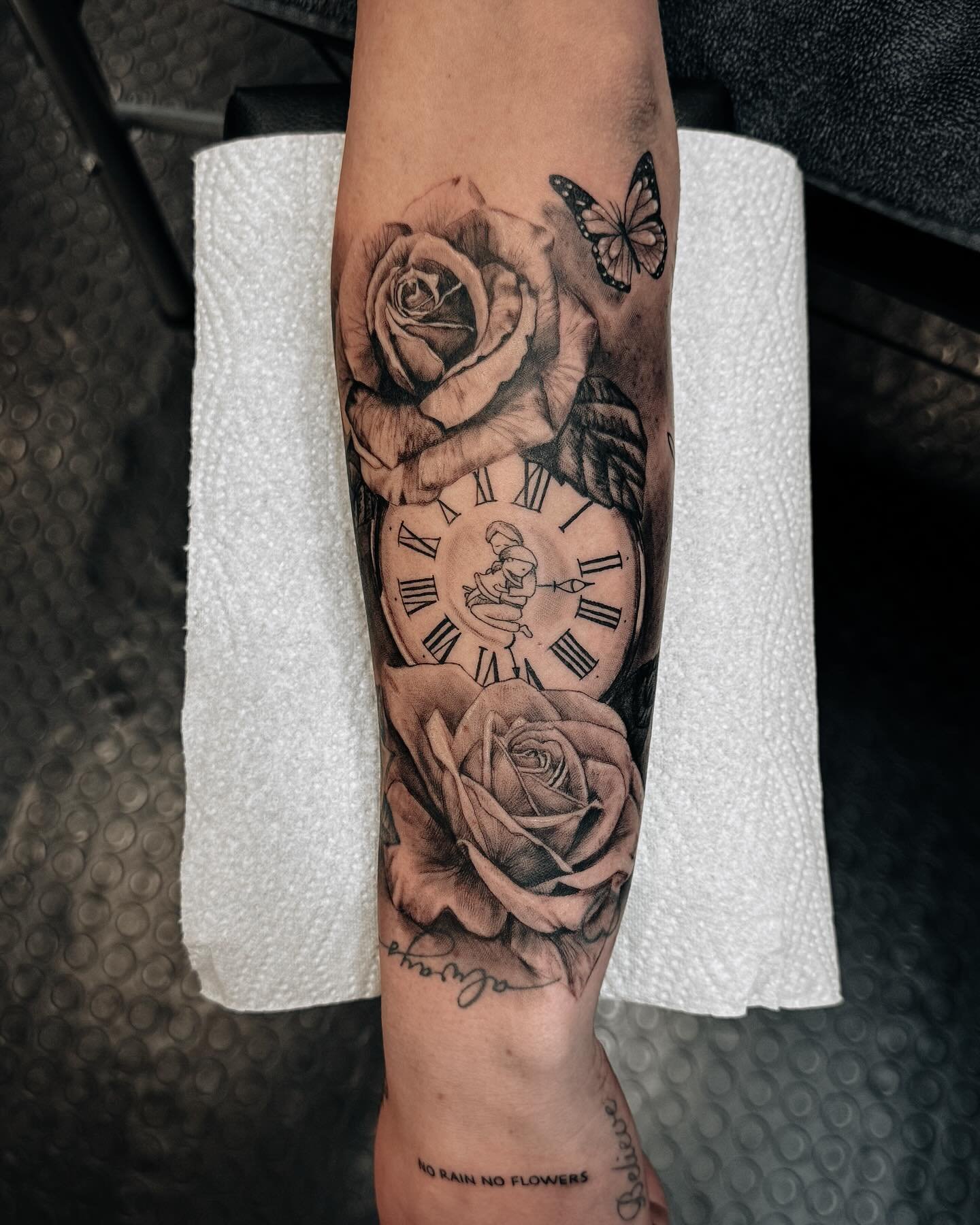 🌹 
.
.
.
.
.
#tattoo #tattoos #art #tattooartist #ink #inked #photooftheday #illustration #tattooed #tattooideas #rosetattoo #birsfelden #basel #studio #switzerland #tattooing #zurich #tattoed #tattooformen  #thirtyfourtattoo #clocktattoo #floraltat