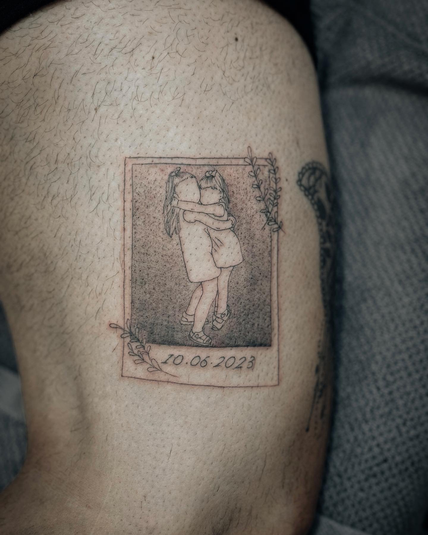 Family tattoo &mdash; his own kids 
.
.
.
#tattoo #tattooideas #birsfelden #basel #studio #switzerland #ink #tattooformen #tattooforwomen #familytattoo #kidstattoo #sistertattoo