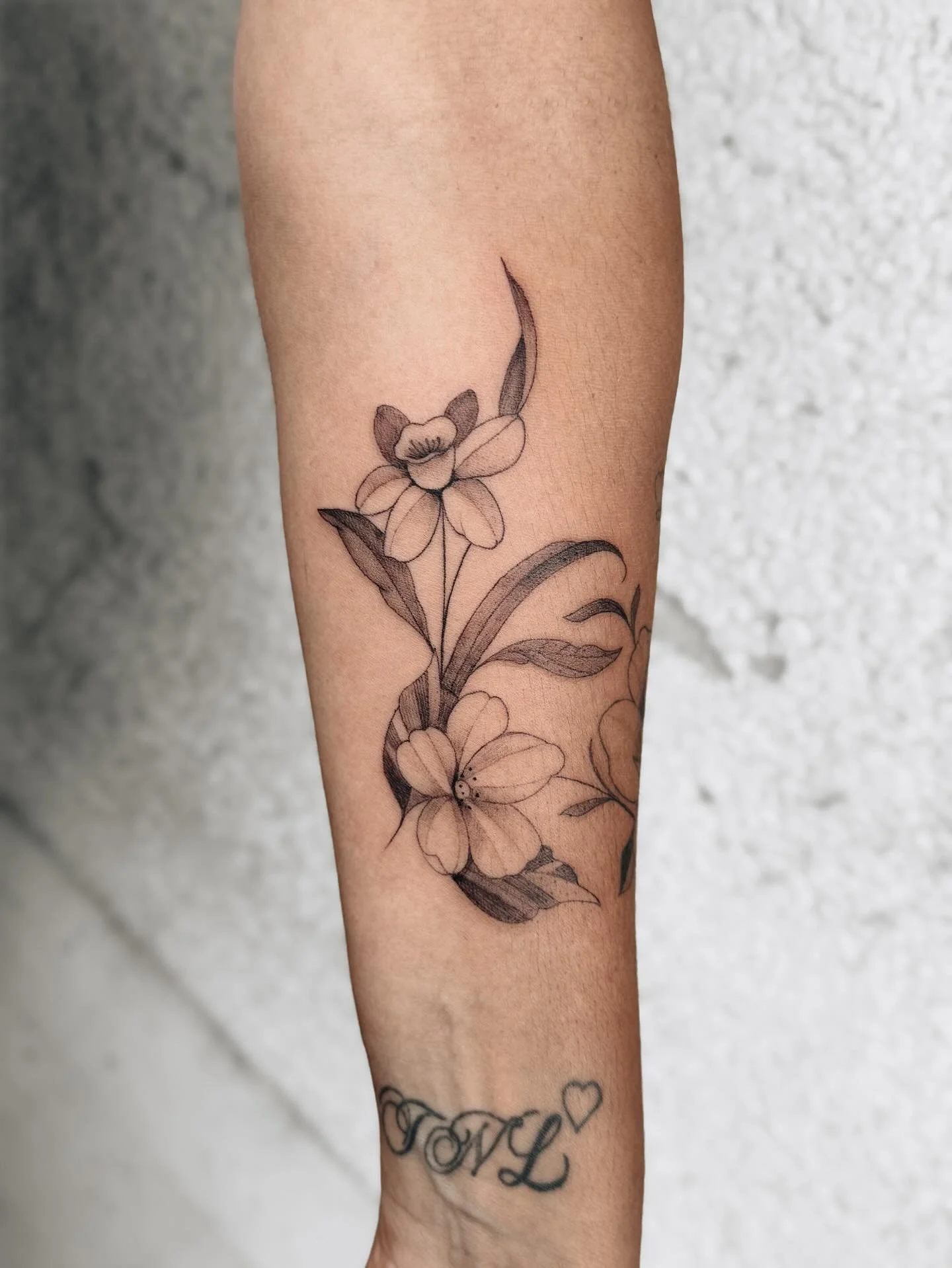 Floral Tattoo
.
.
.
#tattoo #birsfelden #basel #flower #flowertattoo #floraltattoo #fineline #botanicaltattoo