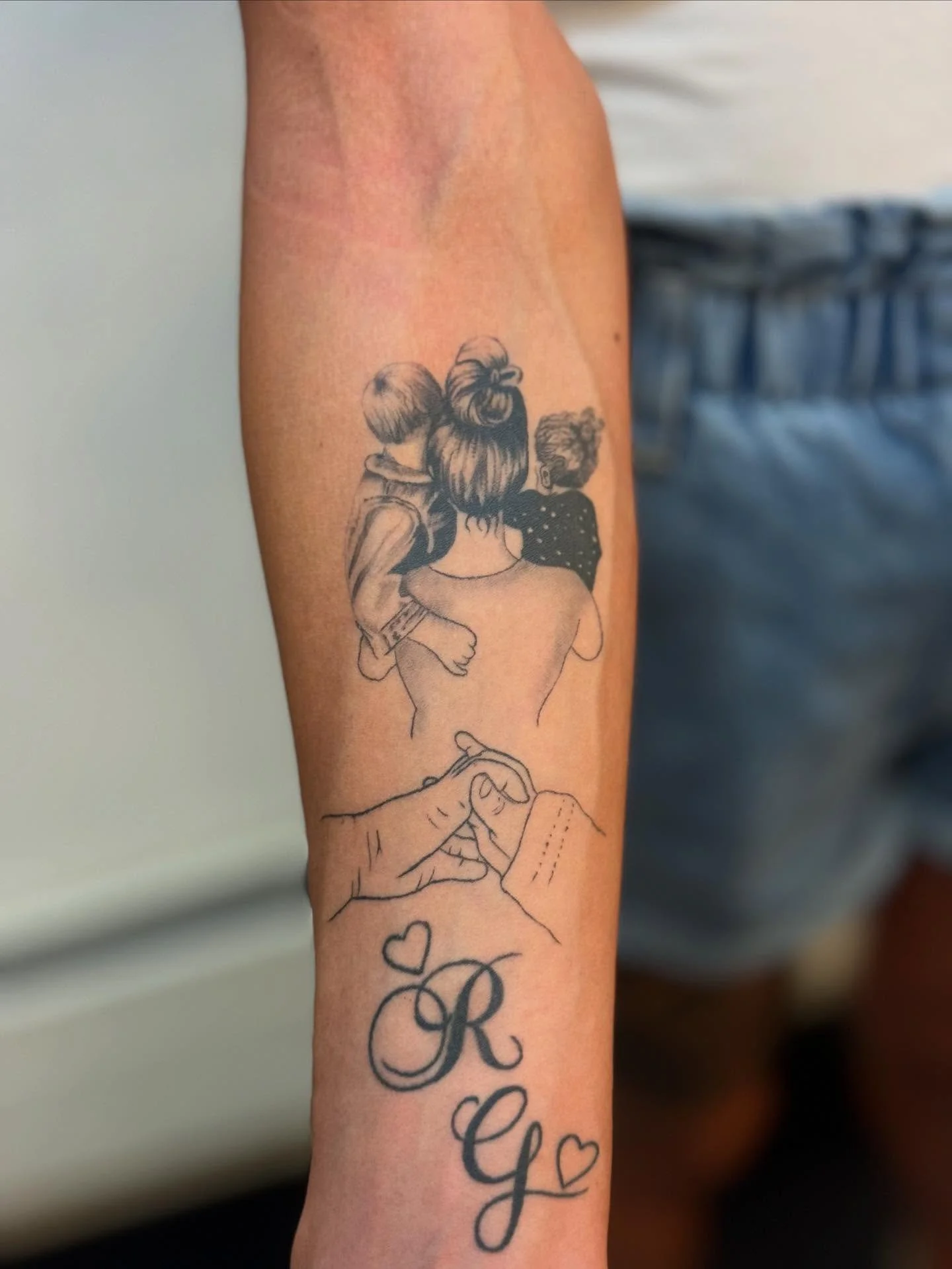 Her Kids ❤️ -&gt;healed photo
.
.
.
#tattoo #birsfelden #basel #kidstattoo #fineline #momkid
