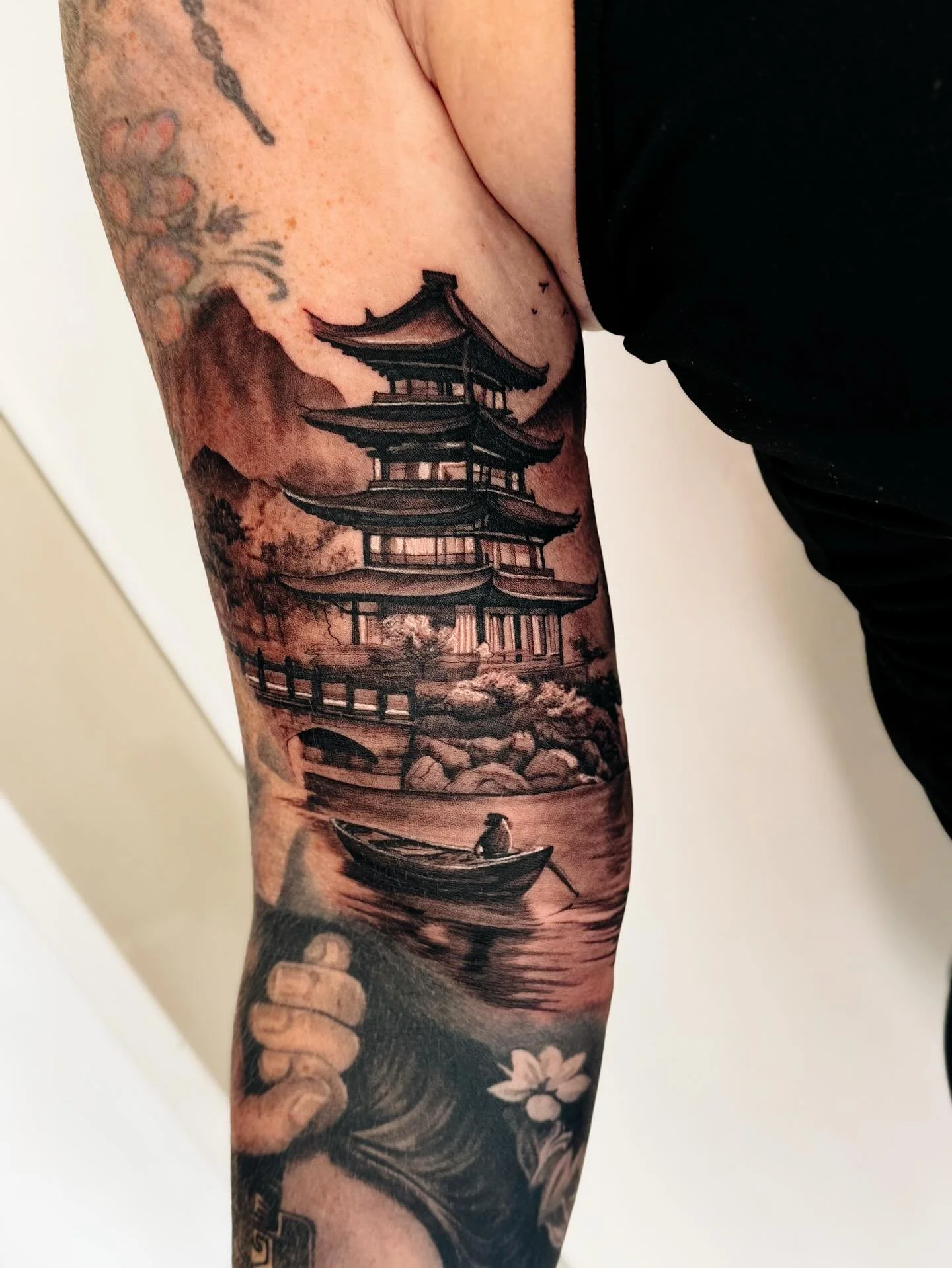Temple
.
.
.
#tattoo #tattoos #tattooartist #ink #inked #tattooed #tattooideas #birsfelden #basel #studio #switzerland #tattooformen #armtattoo #japanesetemple #templetattoo
