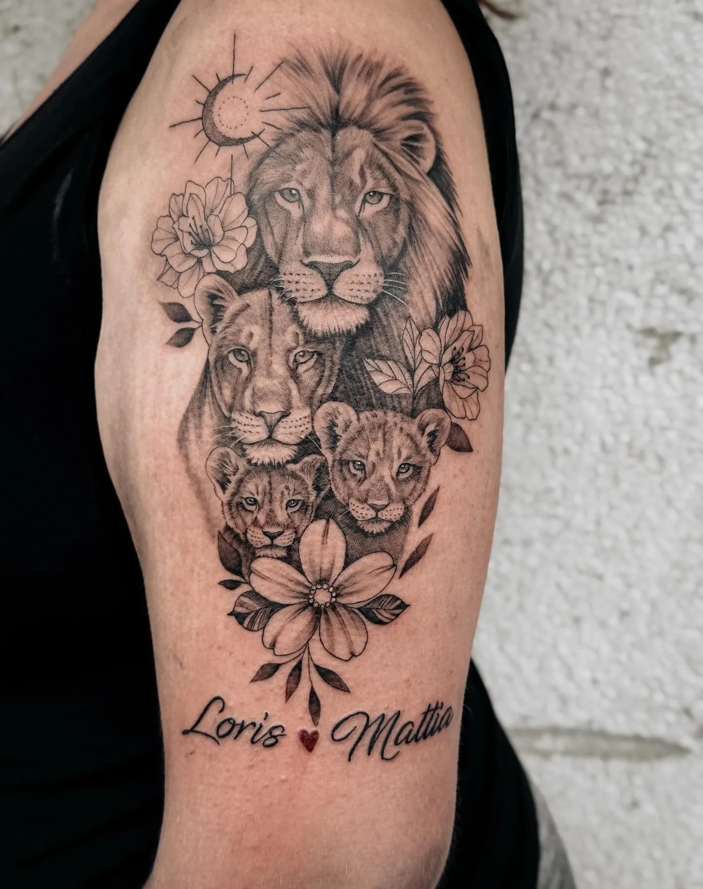 Lion family
.
.
.
#tattoo #birsfelden #basel #flower #flowertattoo #floraltattoo #fineline #botanicaltattoo #liontattoos #lionesstattoo #lionfamily