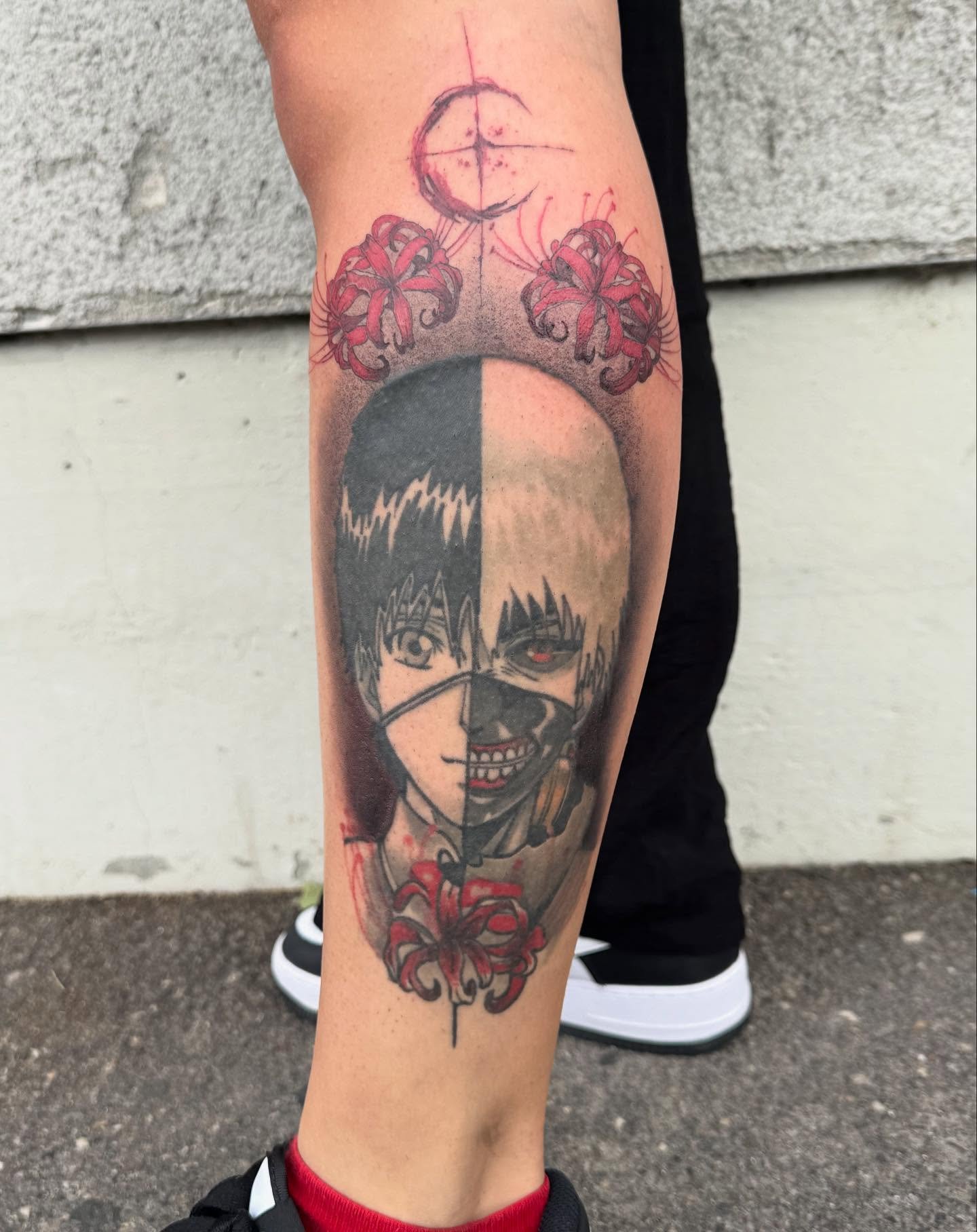 Ken Kaneki Japanese Anime Face 4 years healed-added some flowers and background
.
.
.
.
.
.
#tattoo #tattoos #art #tattooartist #ink #redtattoo #black #inked #photooftheday #illustration #armtattoo #photography #love #painting #tattooideas #hawktatto