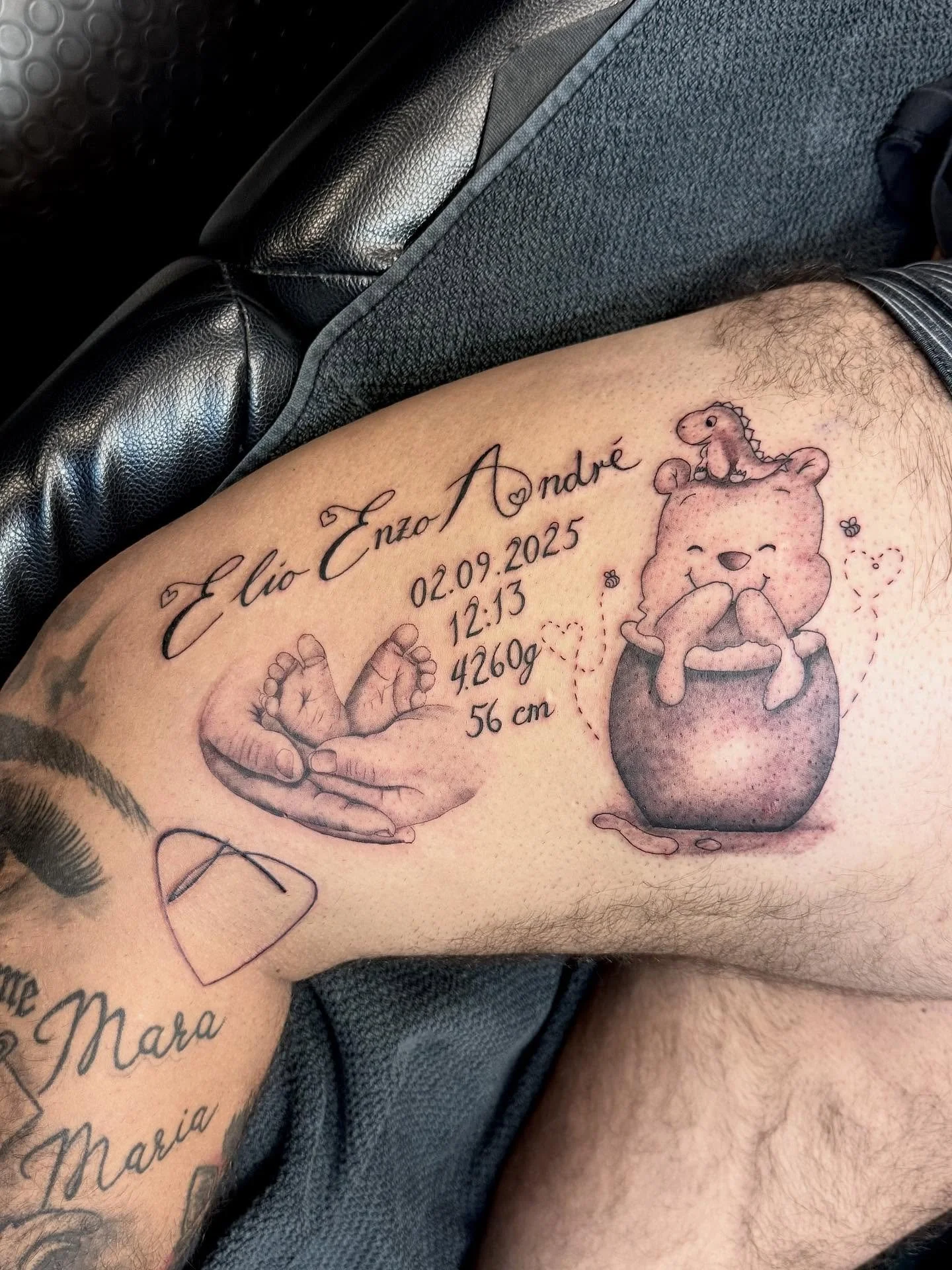 Fresh Vs. healed
.
.
.
#tattoo #birsfelden #basel #kidstattoo #fineline #winniethepooh #handstattoo #winniethepoohtattoo