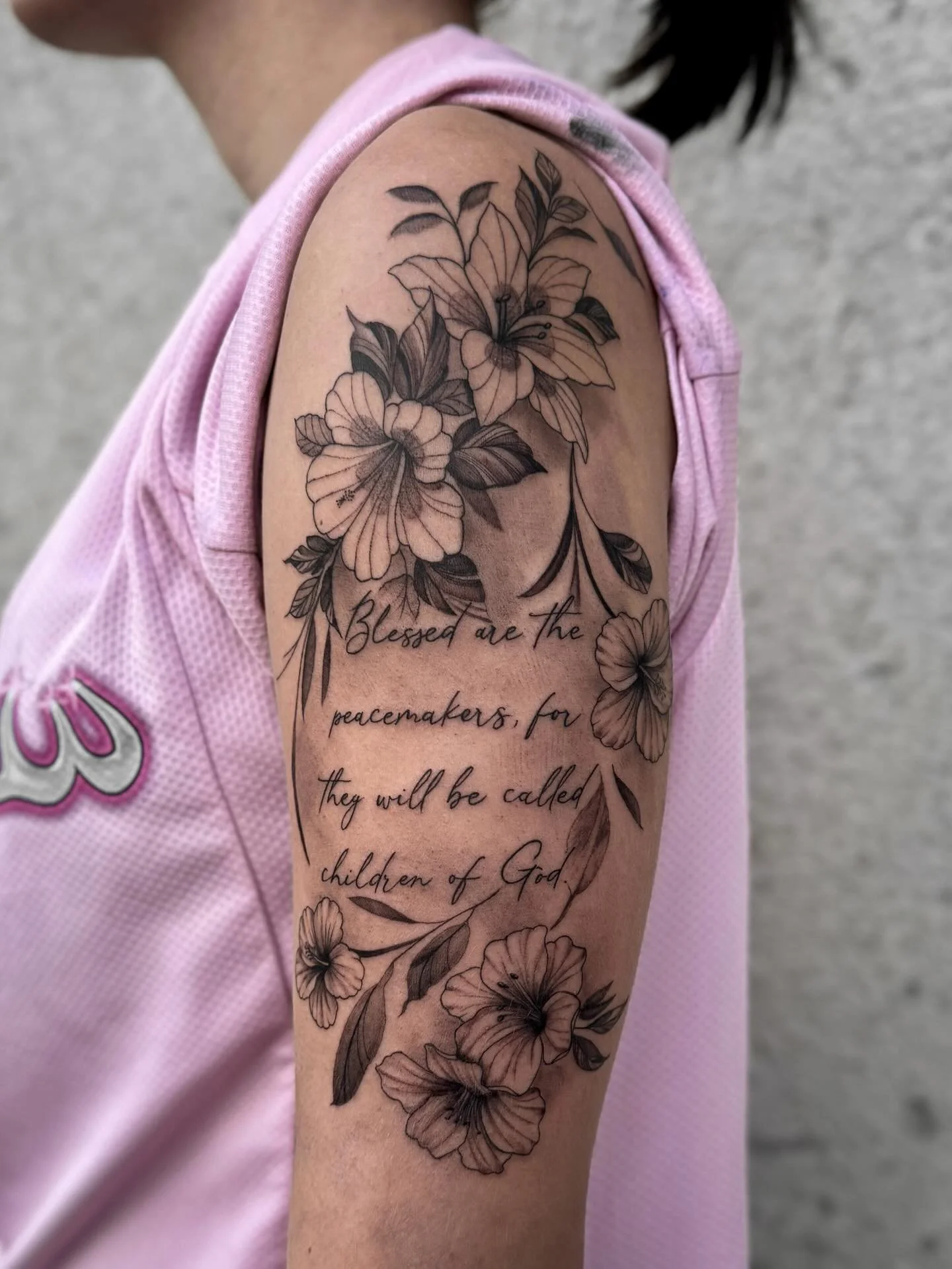 🌺 
.
.
.
#tattoo #birsfelden #basel #flower #flowertattoo #floraltattoo #fineline #botanicaltattoo #leaves #leavestattoo #hibiscusflower #hibiscustattoo