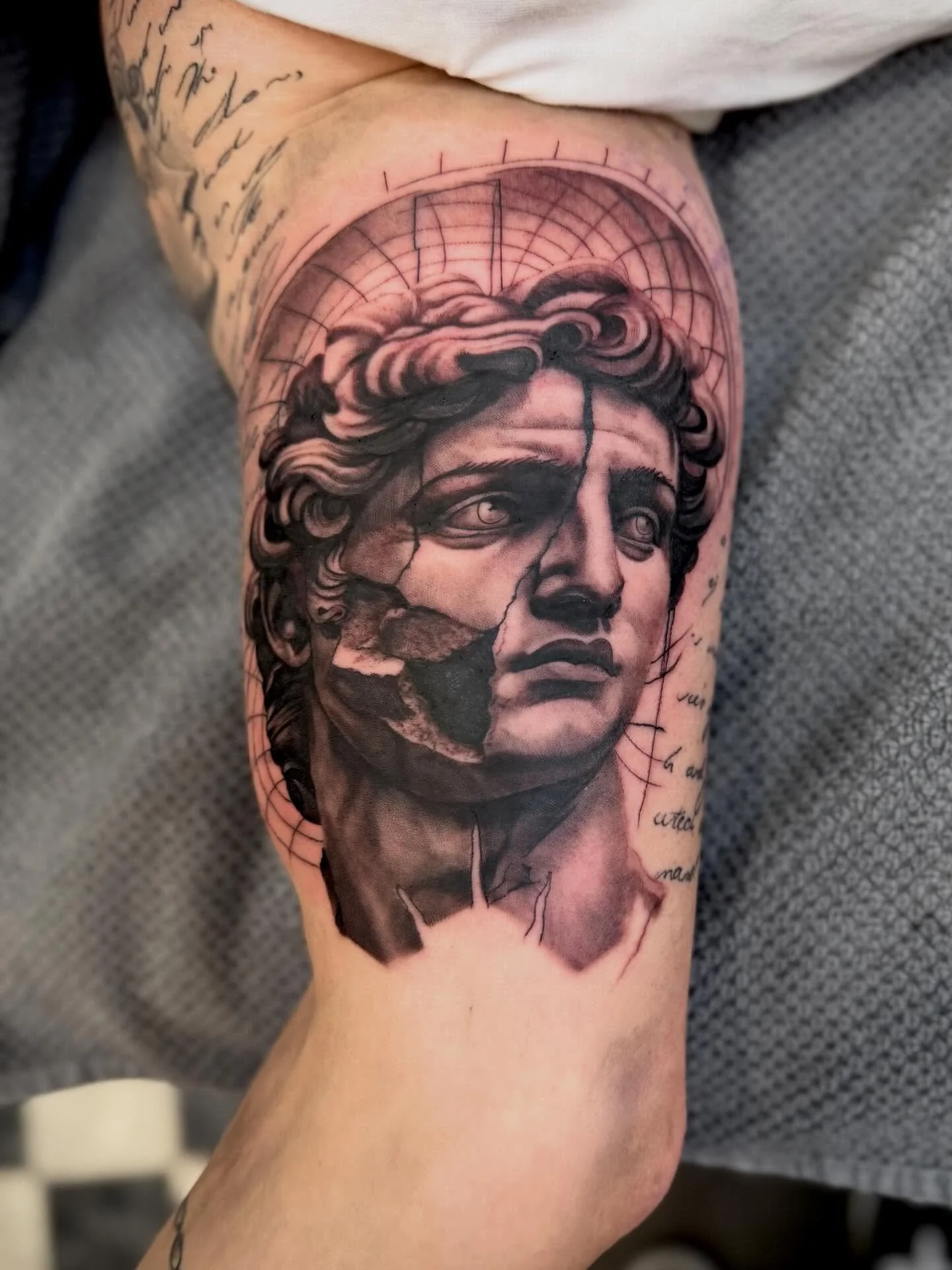 Work in progress, 1 session ~ 5 1/2 hours
.
.
.
#tattoo #birsfelden #basel