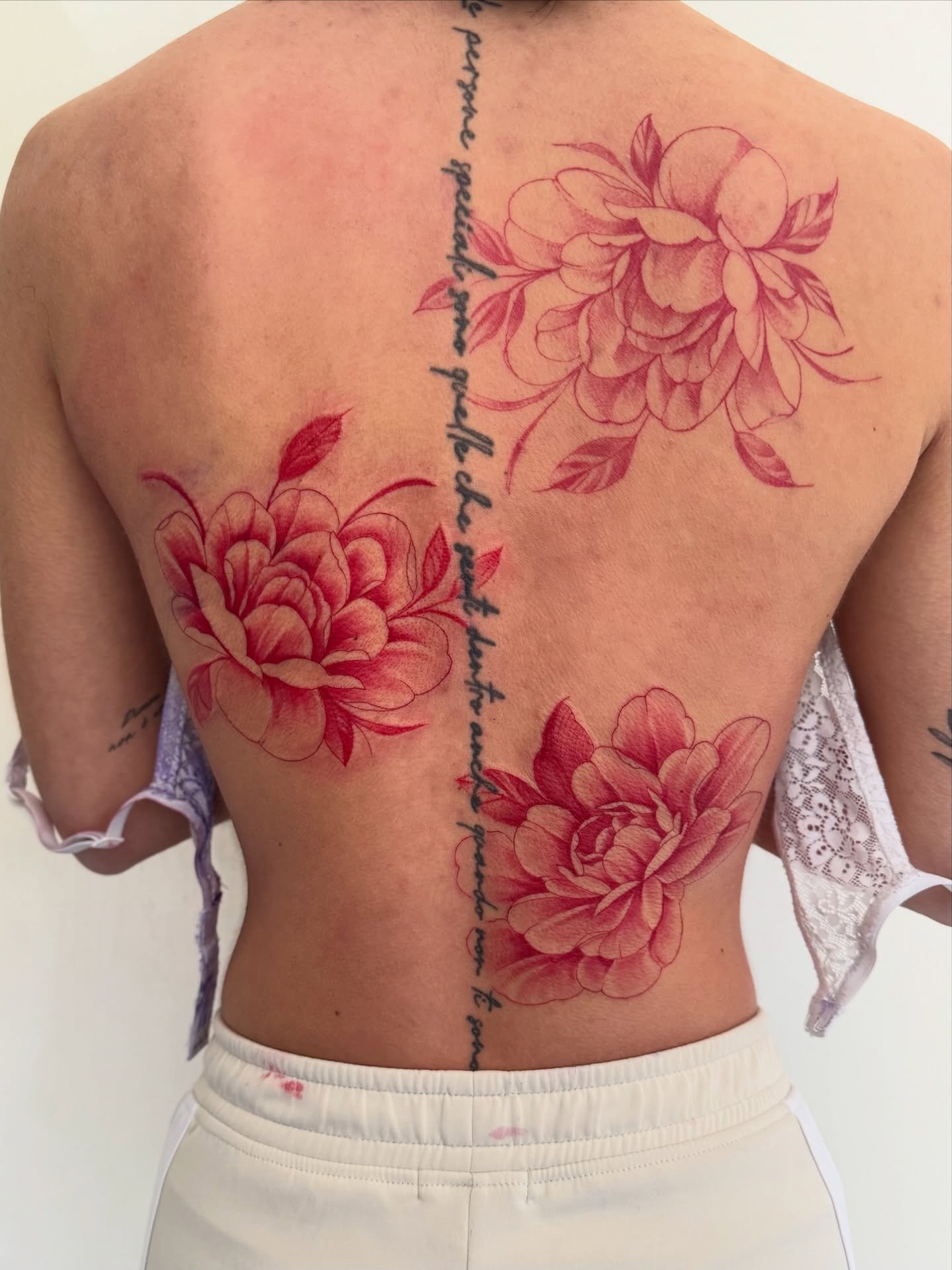 Flower.. one healed / 2 fresh 

#flowertattoo #34tattoostudio