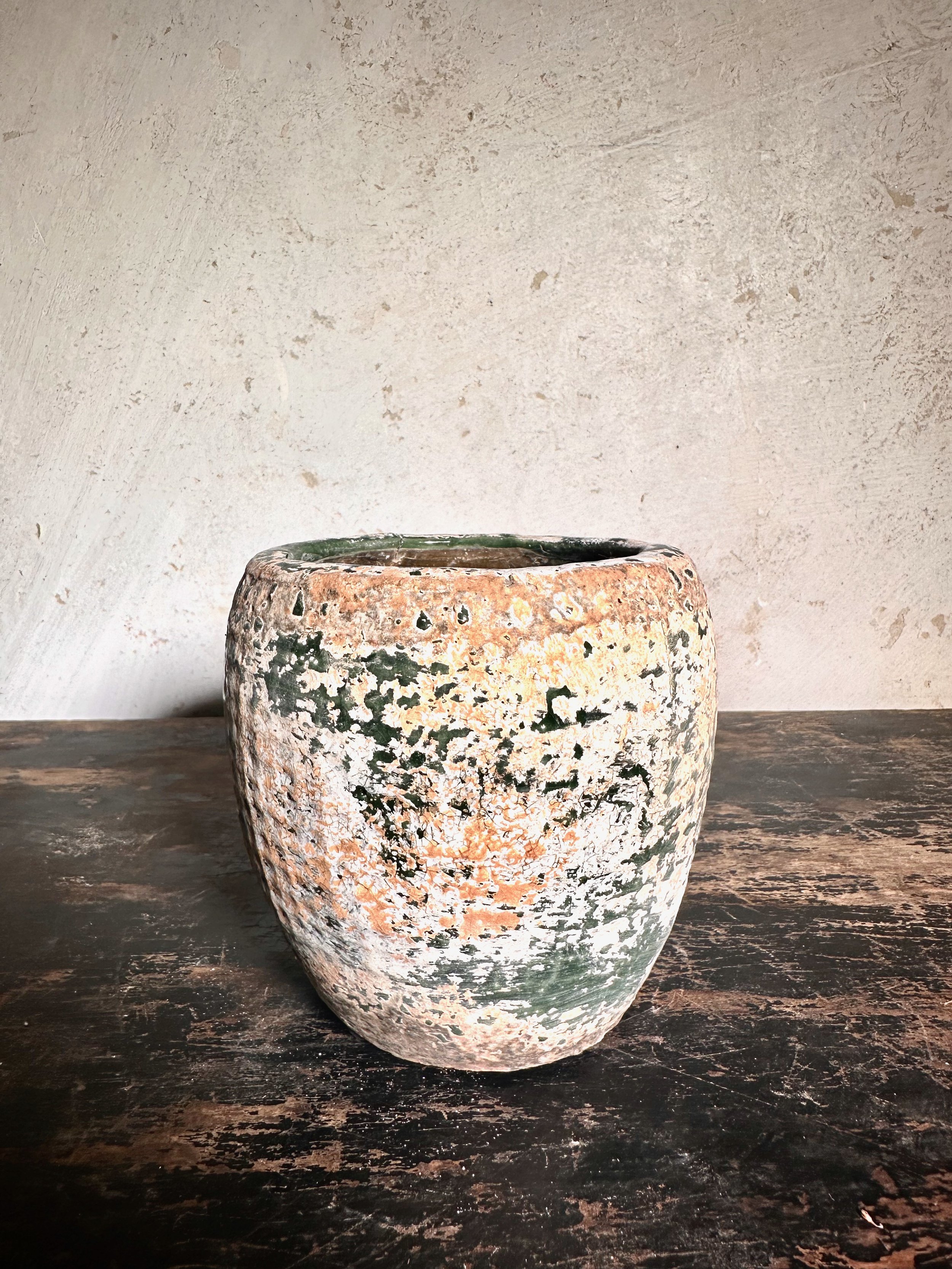 Serax Reptile pot. off whiote greens and pink shades on textured surface