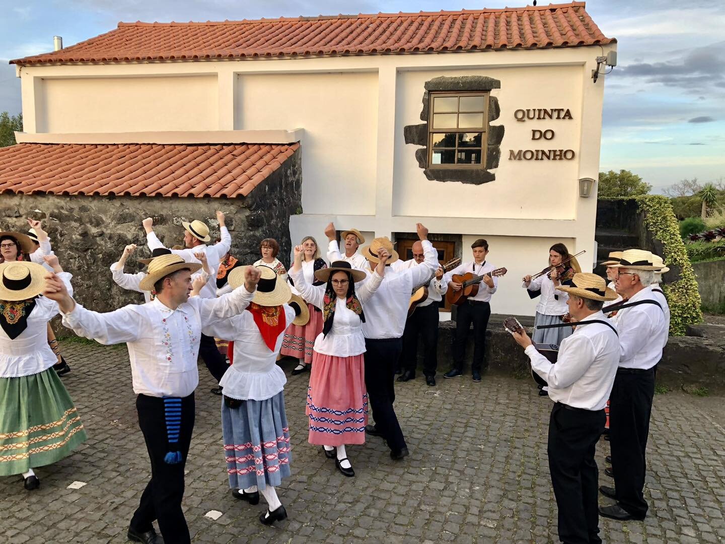 CHAMARRITA AT P&Aacute;TIO 

Another wonderful evening at P&Aacute;TIO with amazing guests and the &ldquo;Grupo Folcl&oacute;rico de Sal&atilde;o&rdquo; showing and teaching Chamarrita Dance. 🤩