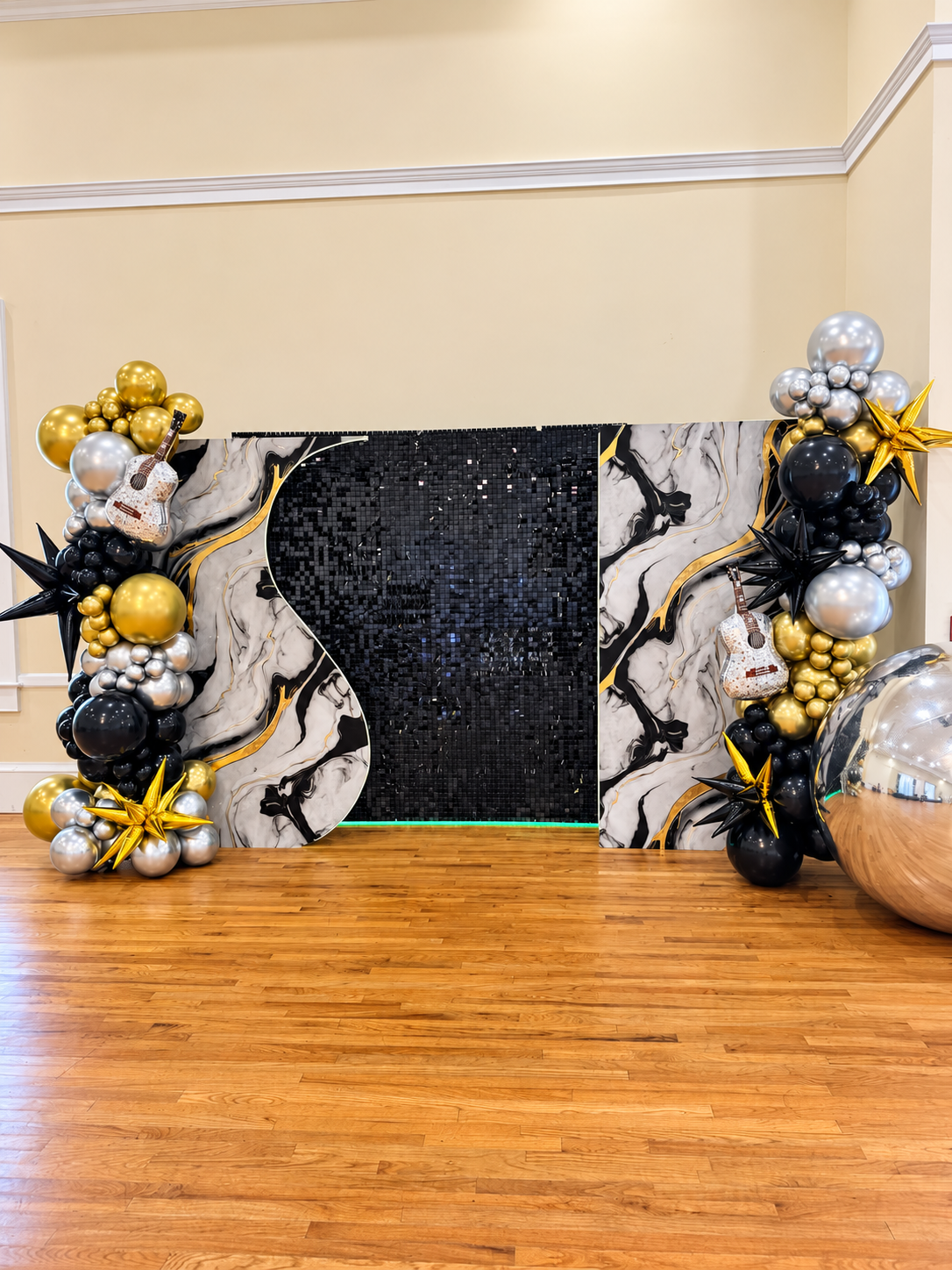 Glamorous Black Gold Balloon Backdrop.png