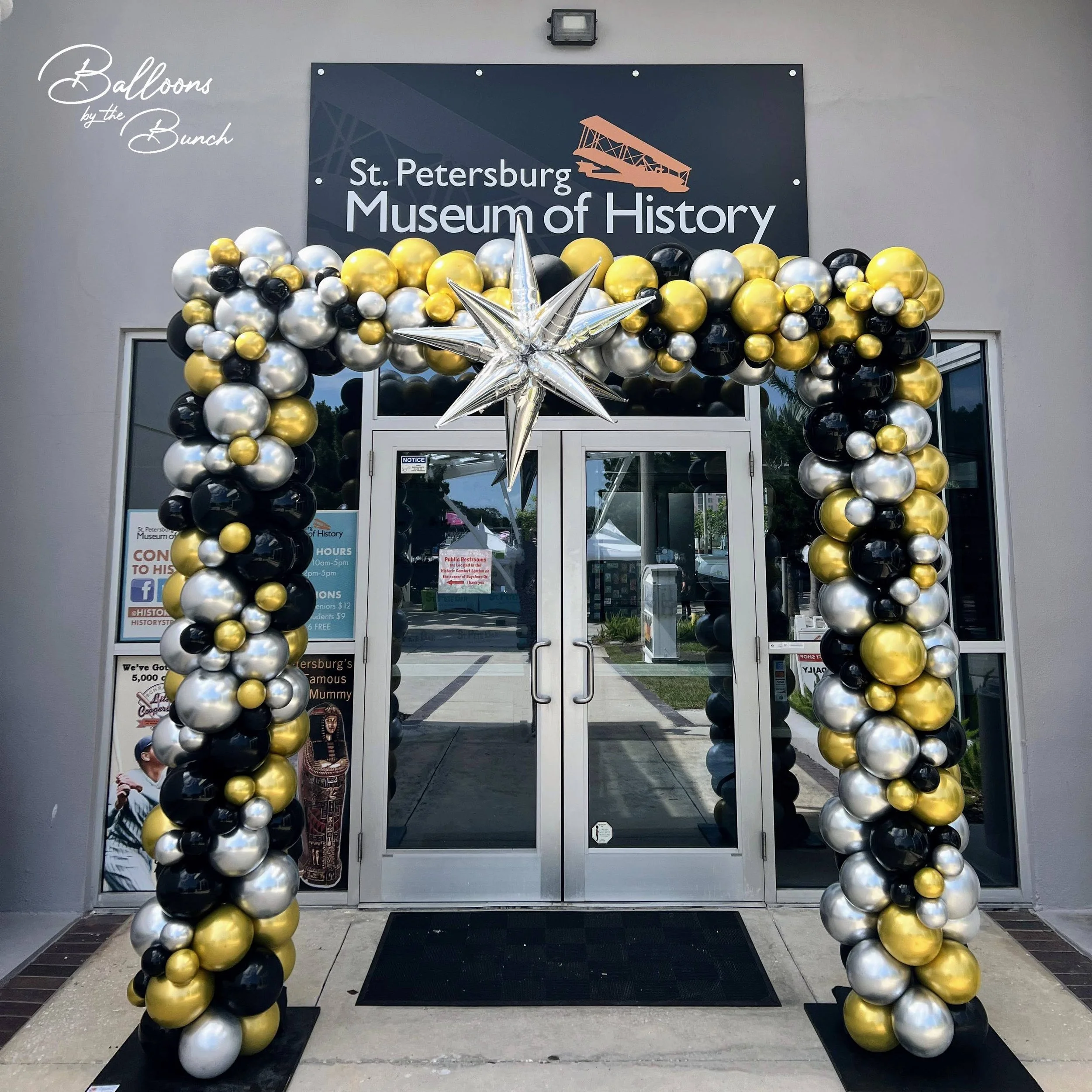 Square Arch with multiple sized balloons