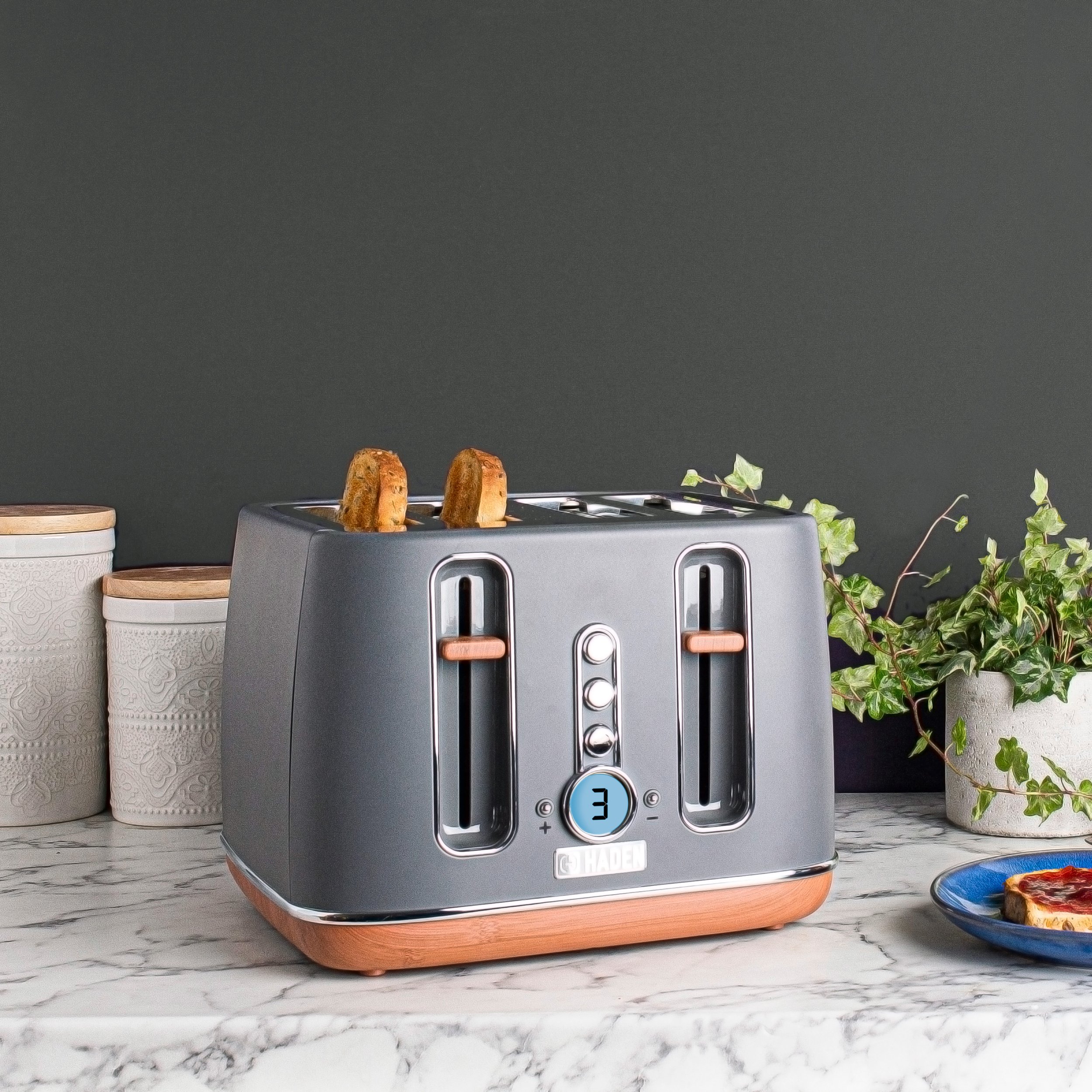 76020 Dorchester Toaster RS1a.jpg