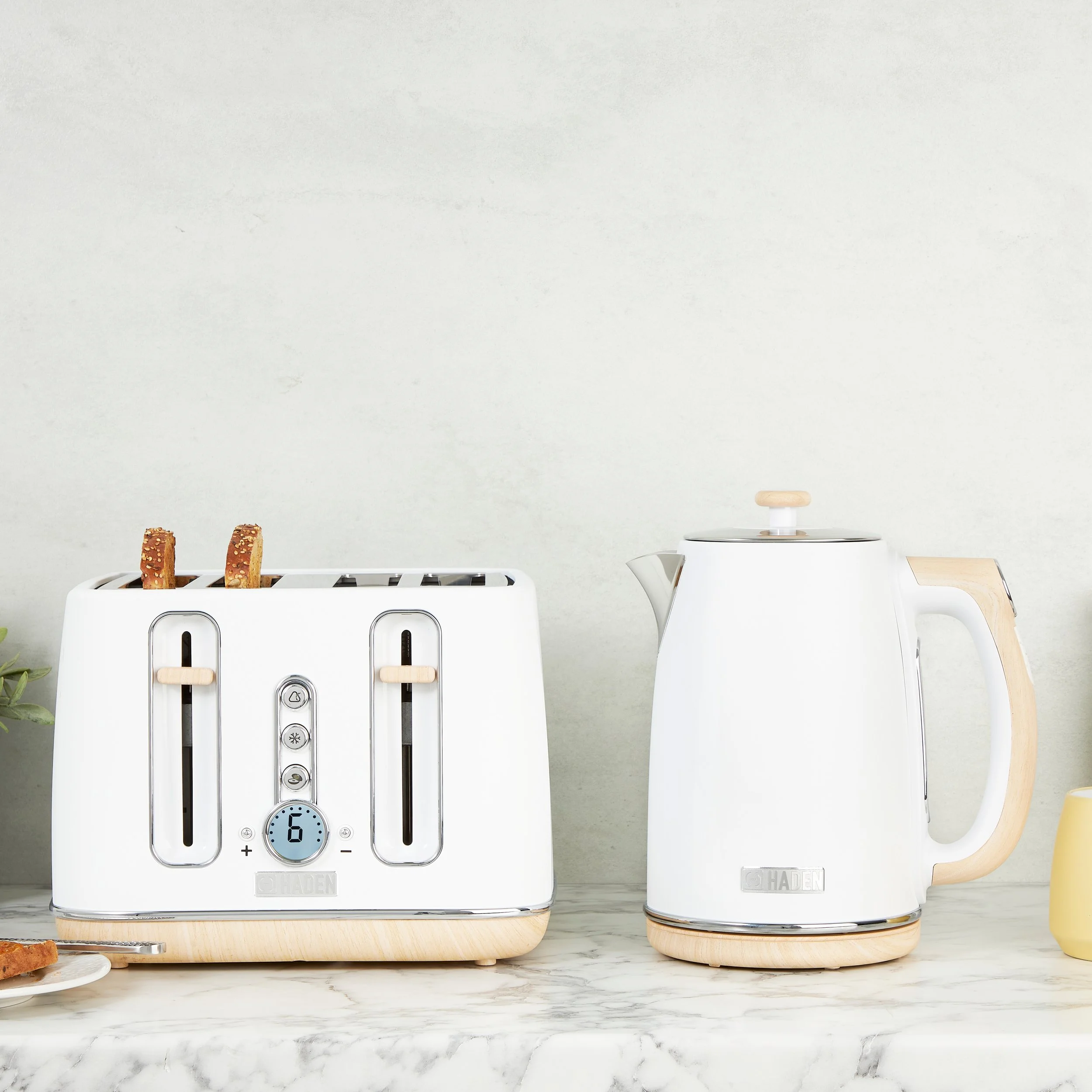 76034 Dorchester Toaster RS1b.jpg