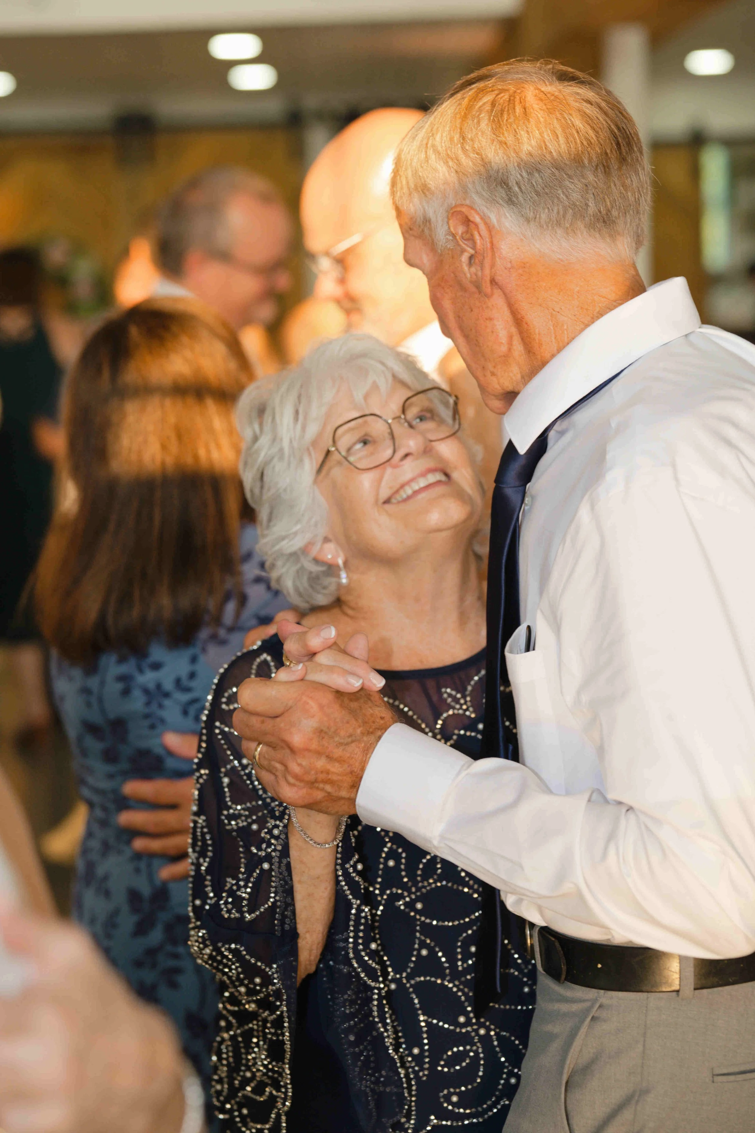 Indiana-August-Wedding-Blossom-Barn-Heather-Corbin-Photography-2026-251.jpg