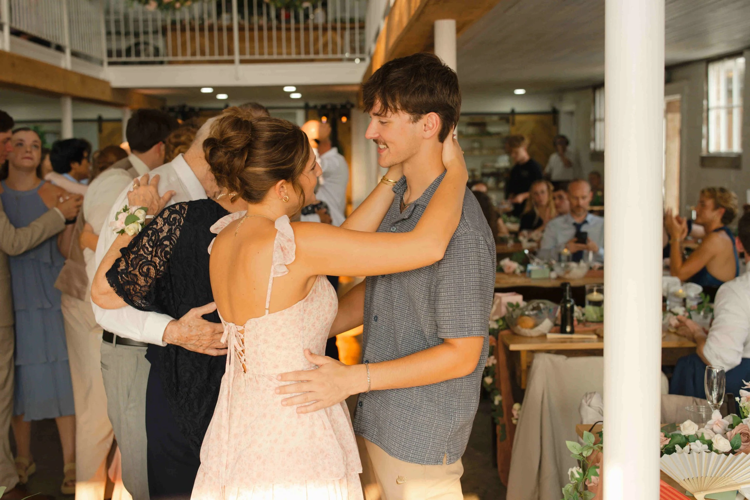 Indiana-August-Wedding-Blossom-Barn-Heather-Corbin-Photography-2026-257.jpg