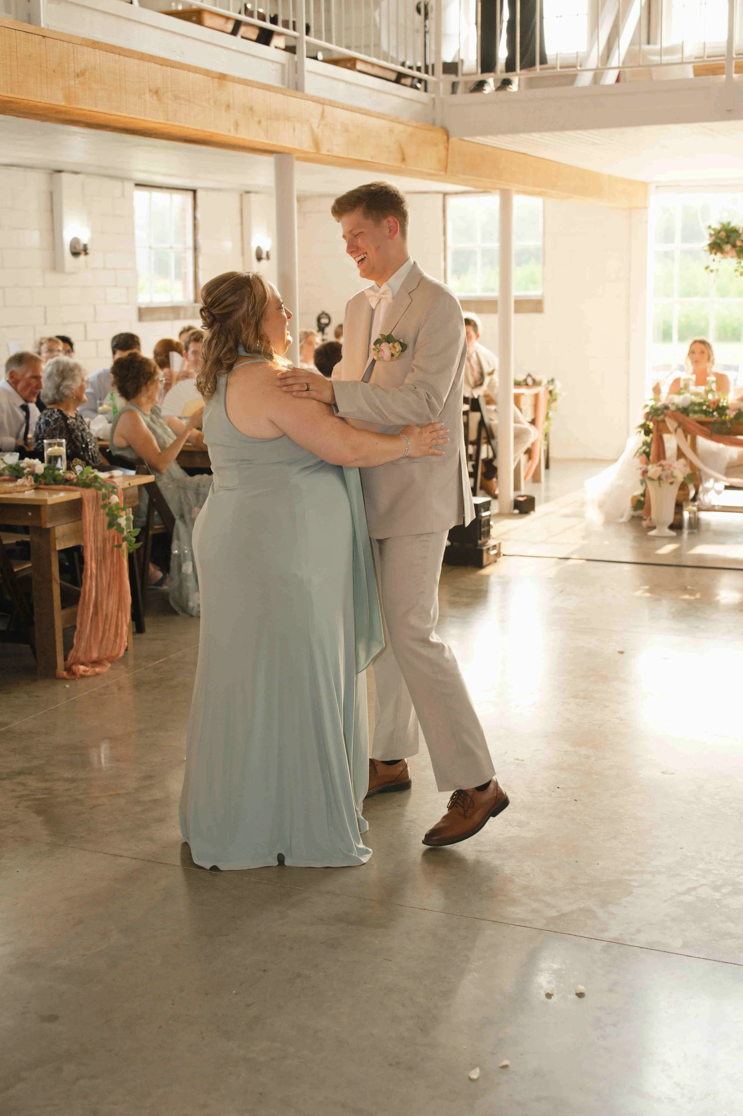 Indiana-August-Wedding-Blossom-Barn-Heather-Corbin-Photography-2026-245.jpg