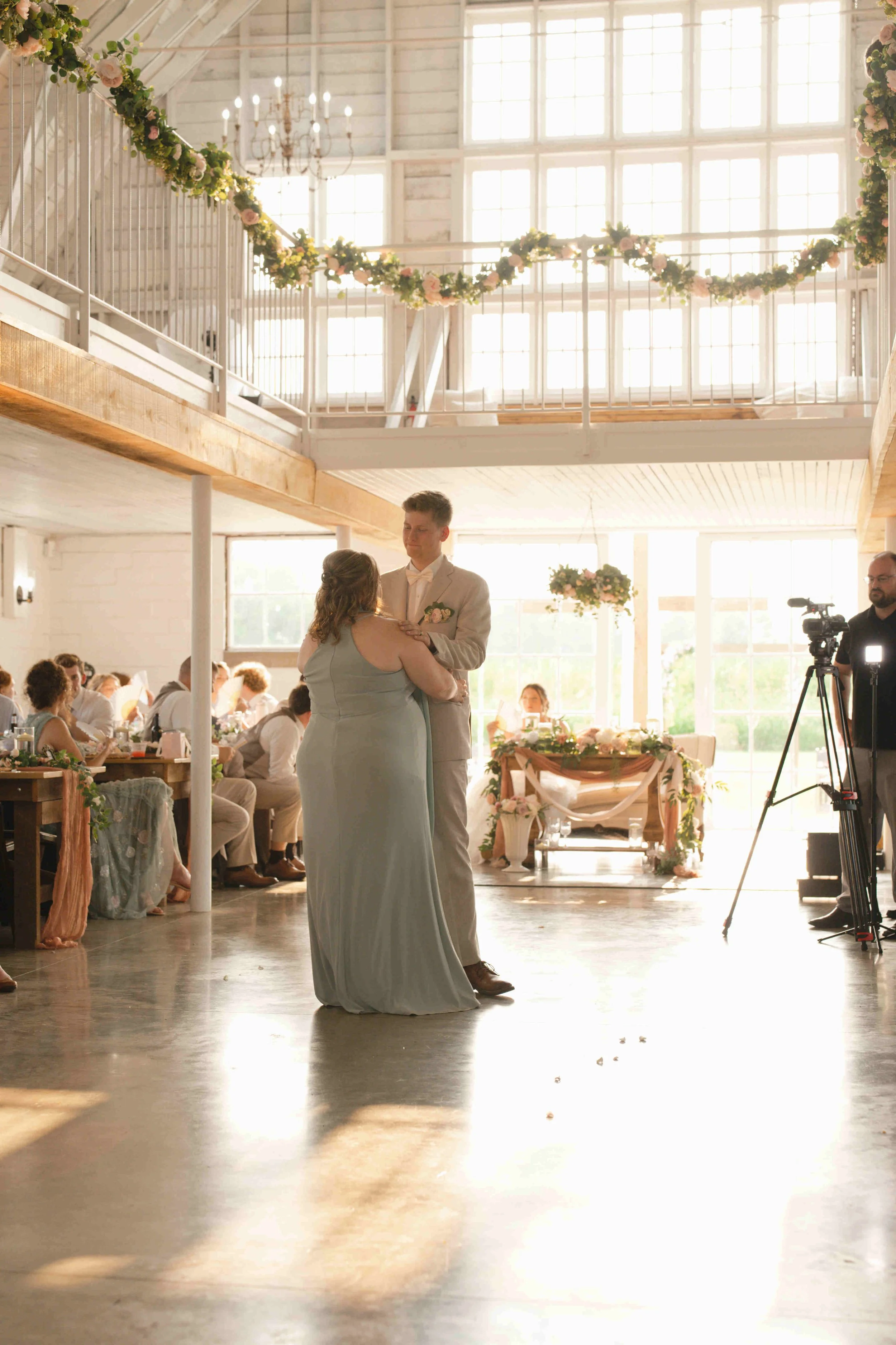 Indiana-August-Wedding-Blossom-Barn-Heather-Corbin-Photography-2026-246.jpg
