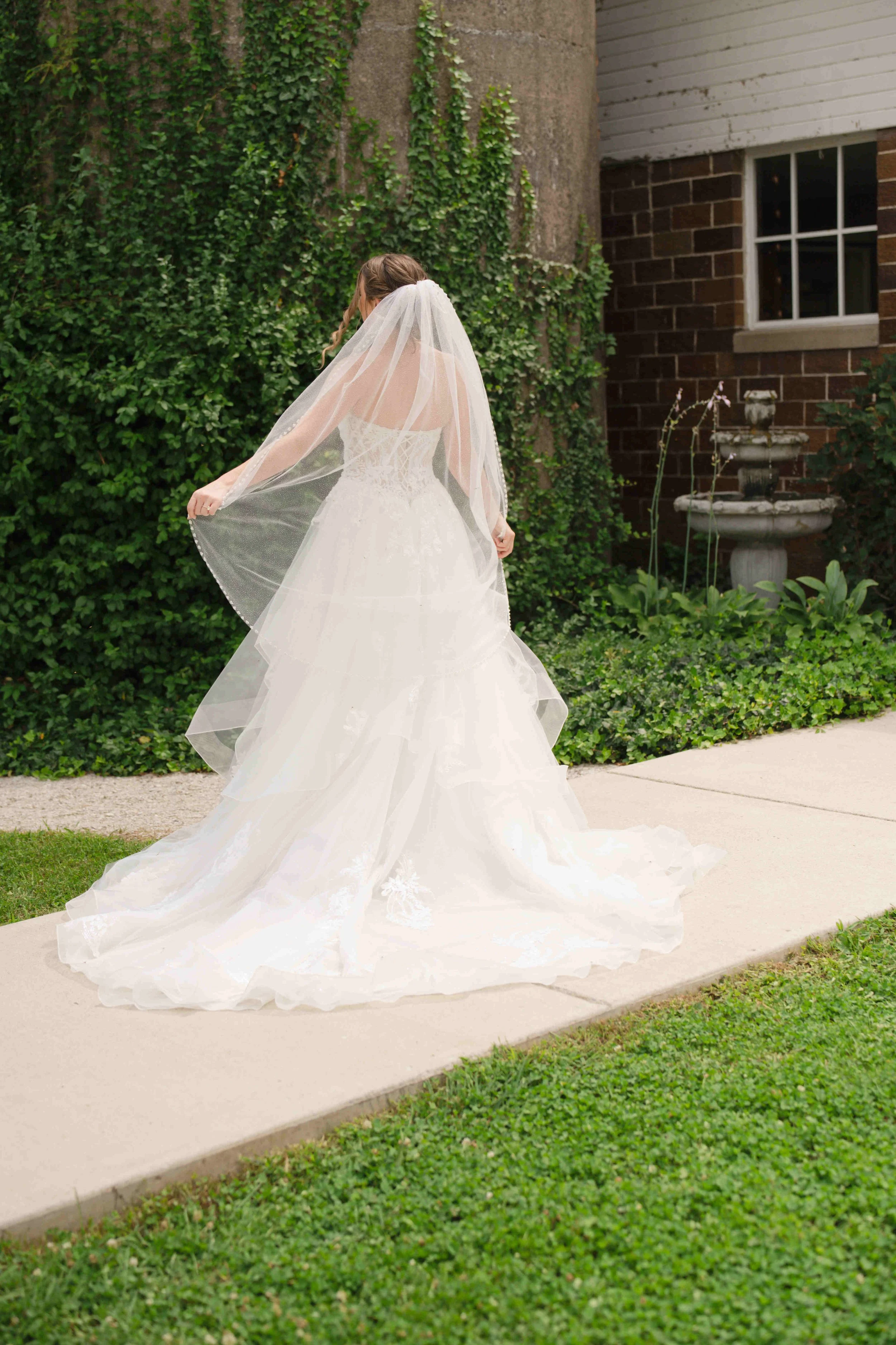 Indiana-August-Wedding-Blossom-Barn-Heather-Corbin-Photography-2026-078.jpg