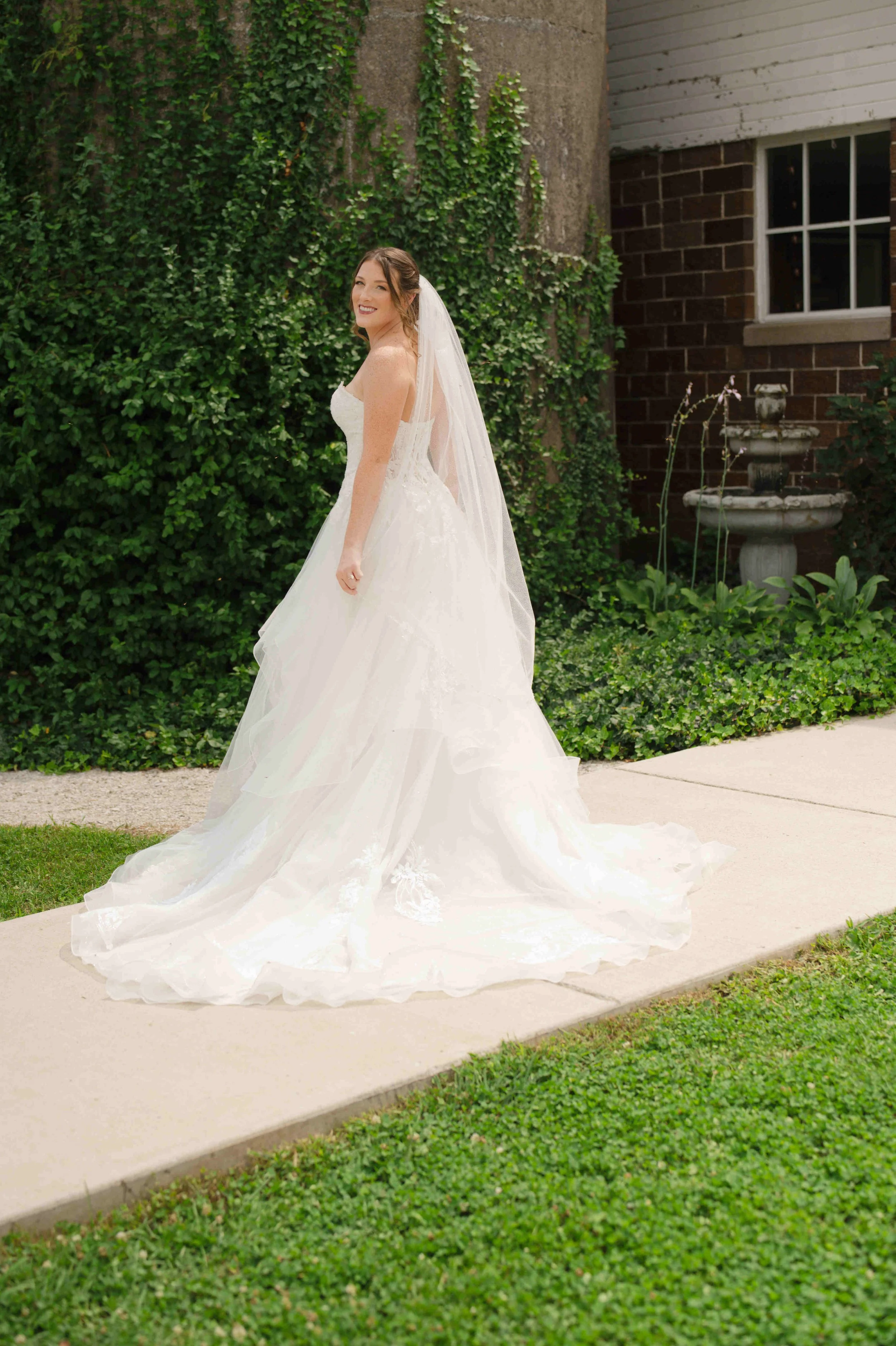 Indiana-August-Wedding-Blossom-Barn-Heather-Corbin-Photography-2026-079.jpg