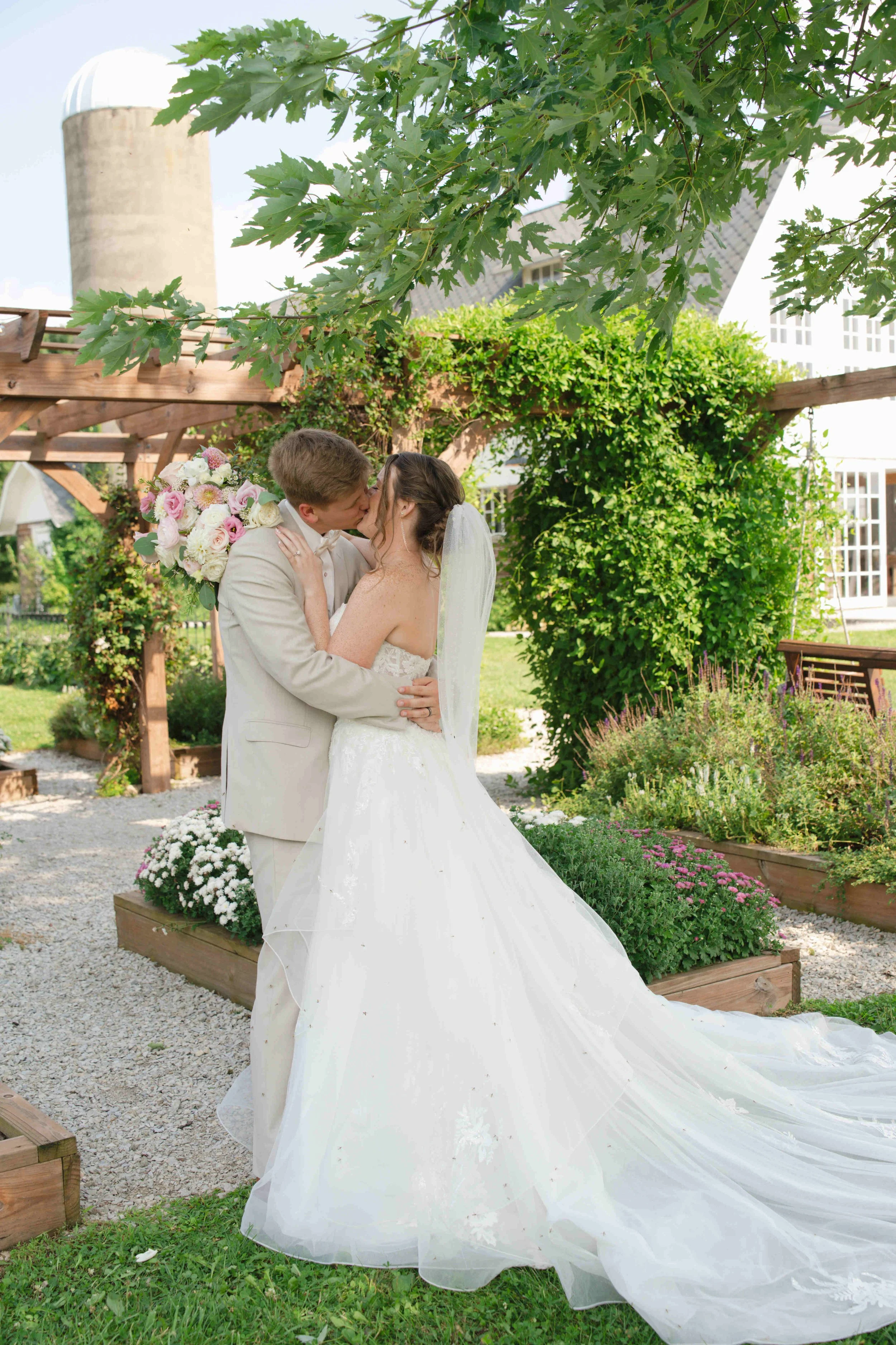 Indiana-August-Wedding-Blossom-Barn-Heather-Corbin-Photography-2026-159.jpg