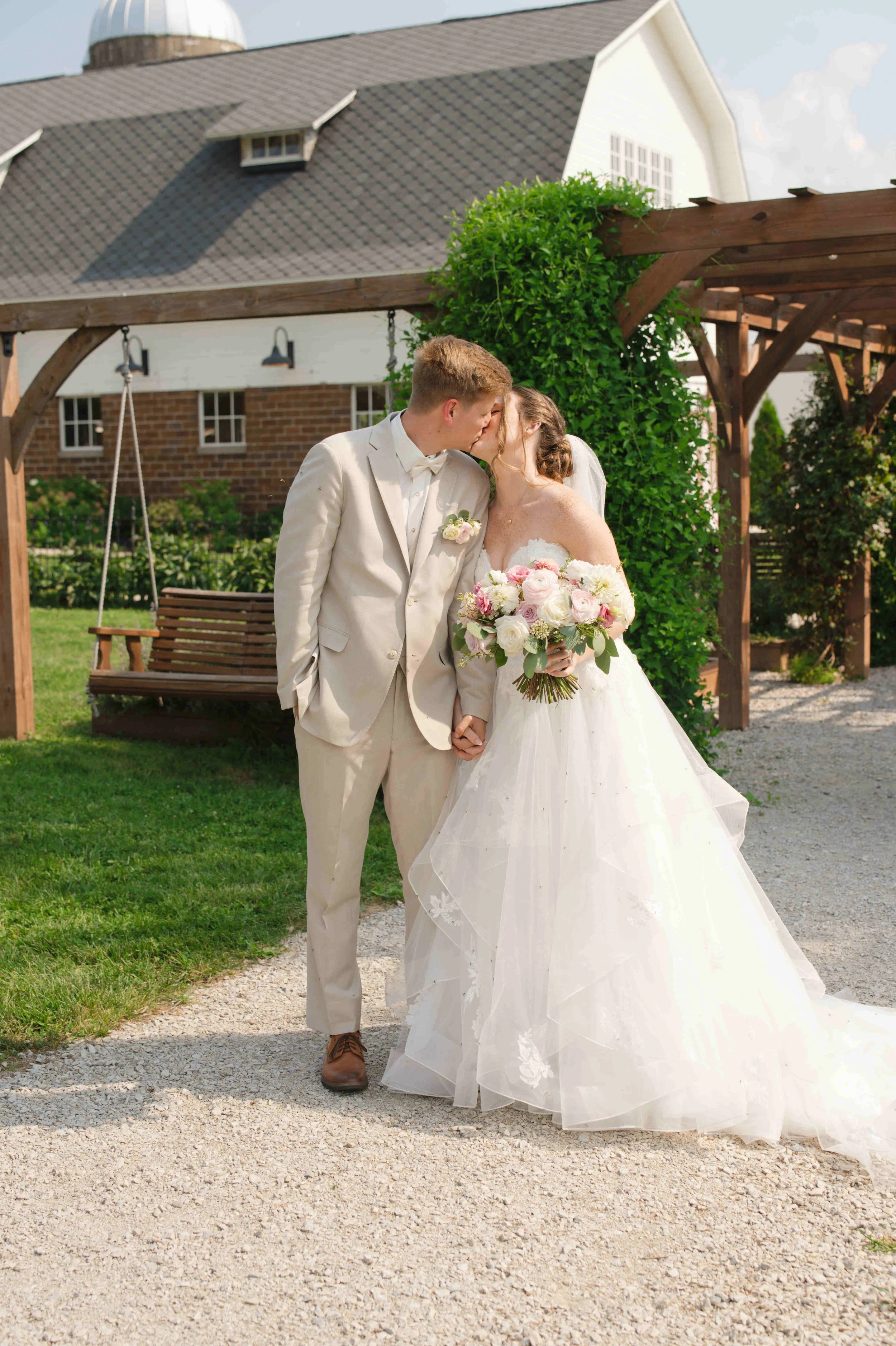 Indiana-August-Wedding-Blossom-Barn-Heather-Corbin-Photography-2026-156.jpg