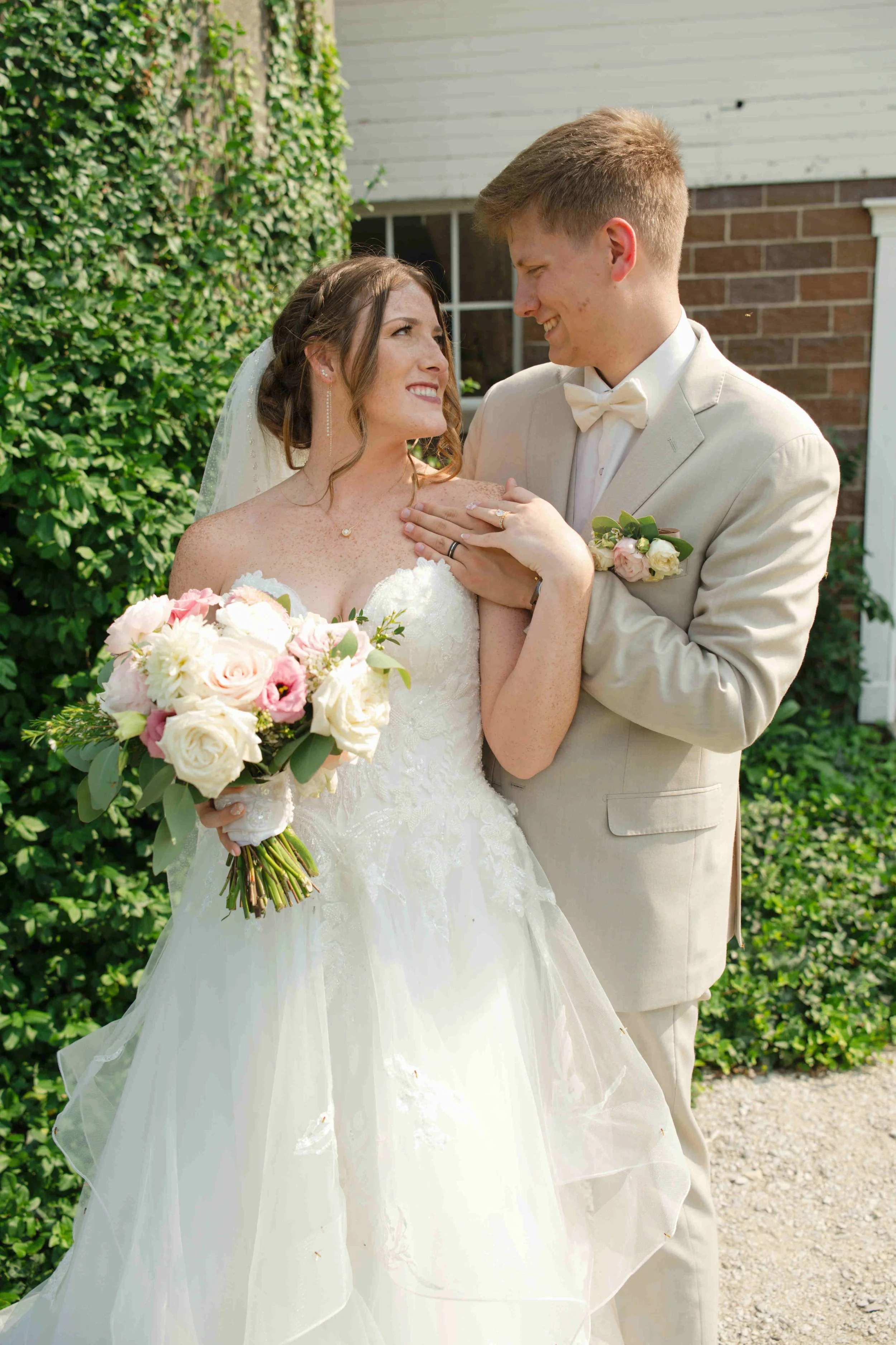 Indiana-August-Wedding-Blossom-Barn-Heather-Corbin-Photography-2026-164.jpg