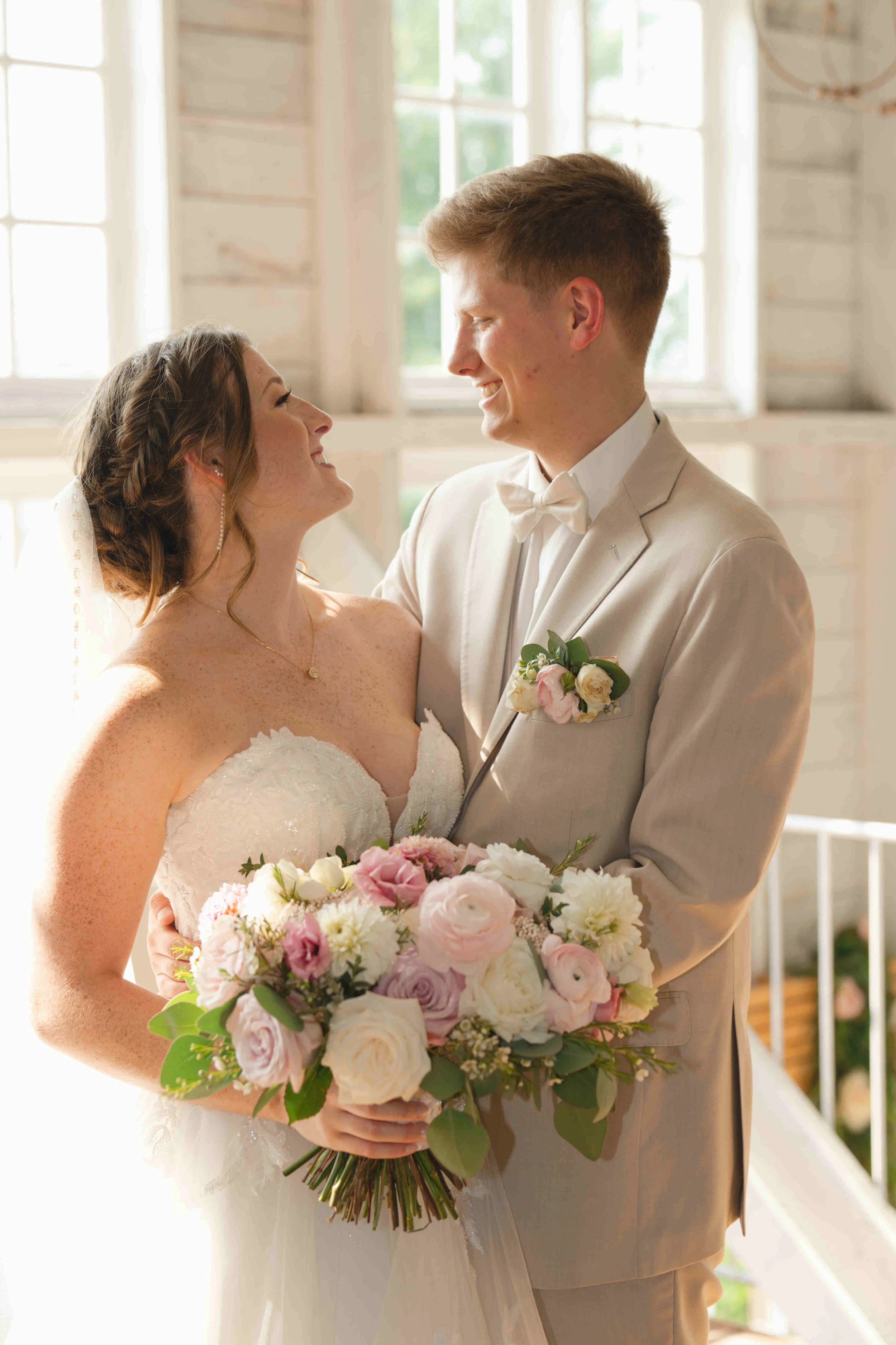 Indiana-August-Wedding-Blossom-Barn-Heather-Corbin-Photography-2026-183.jpg